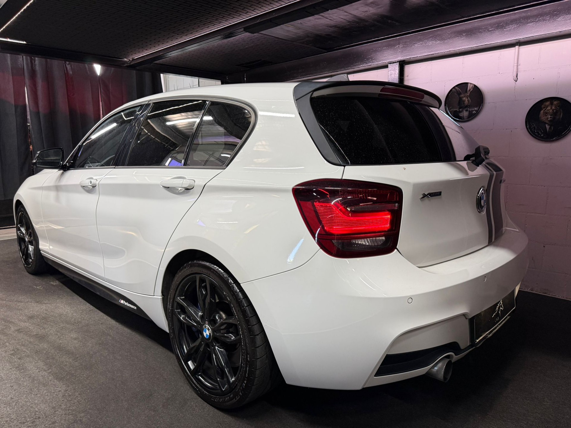 BMW M135i xDrive Steptronic-showroom-element-2