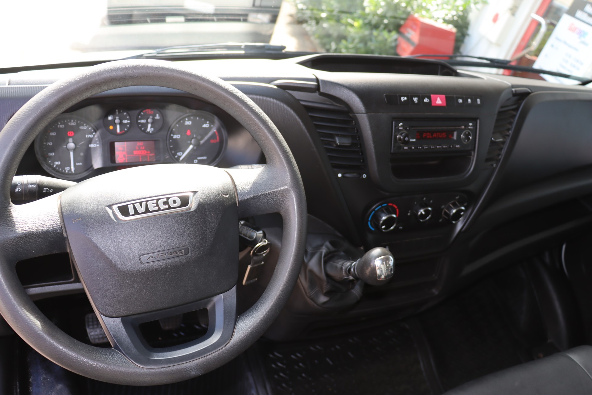 IVECO 35 S 16-image-14