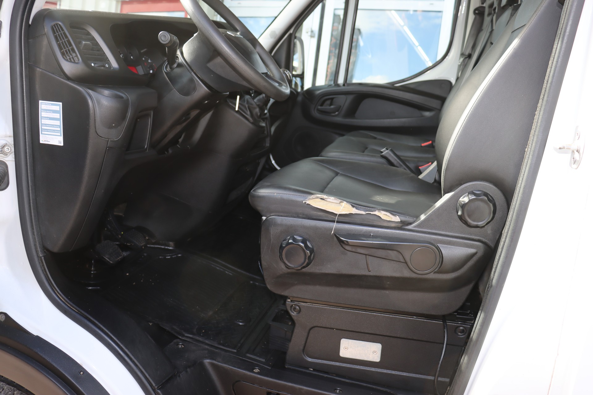 IVECO 35 S 16-image-12