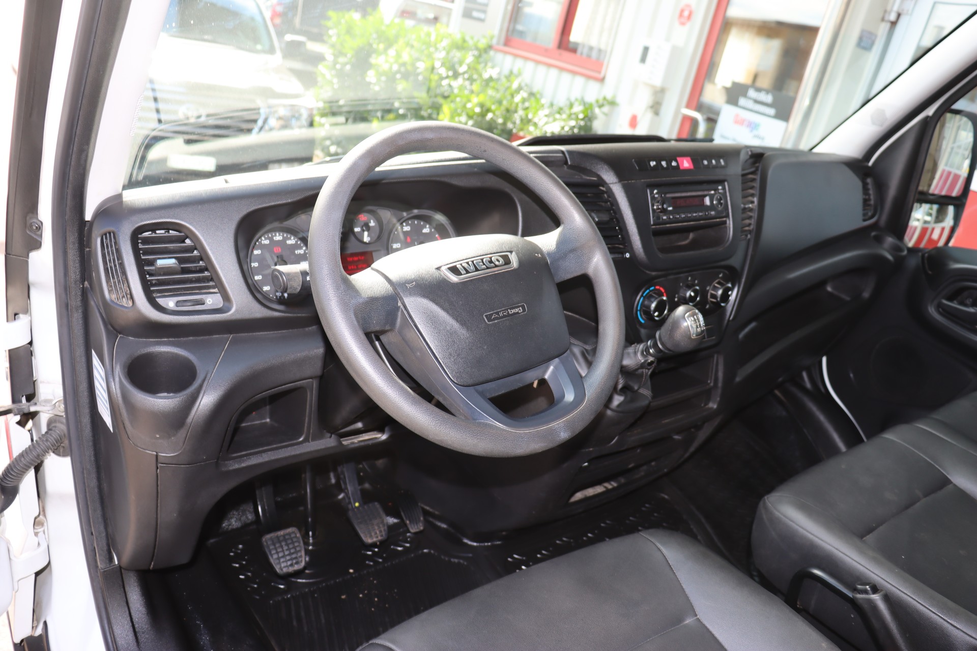 IVECO 35 S 16-image-13