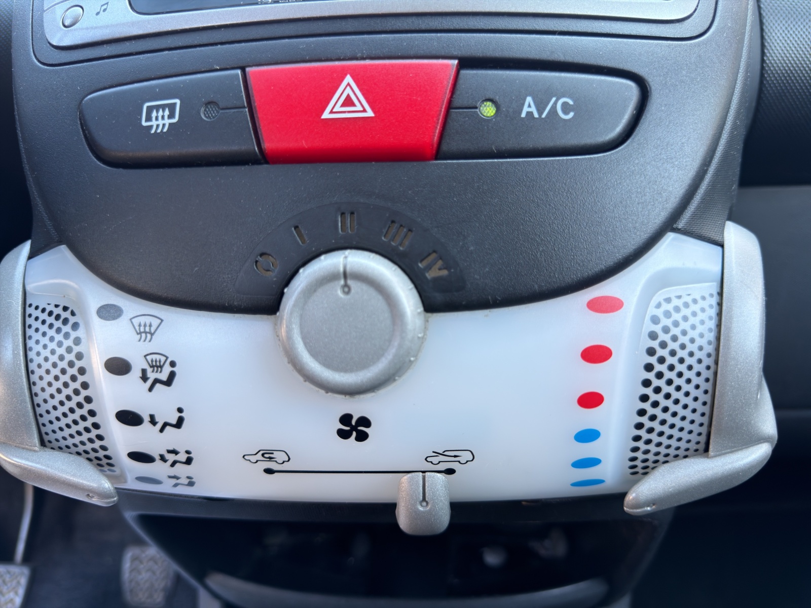 TOYOTA Aygo 1.0 VVT-i Luna-image-15