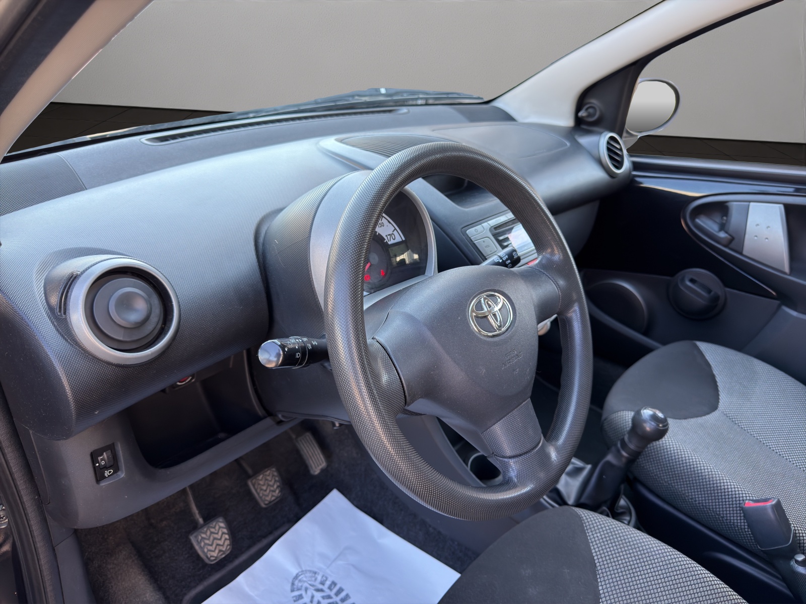 TOYOTA Aygo 1.0 VVT-i Luna-image-9