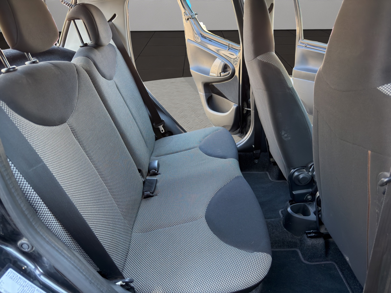 TOYOTA Aygo 1.0 VVT-i Luna-image-17