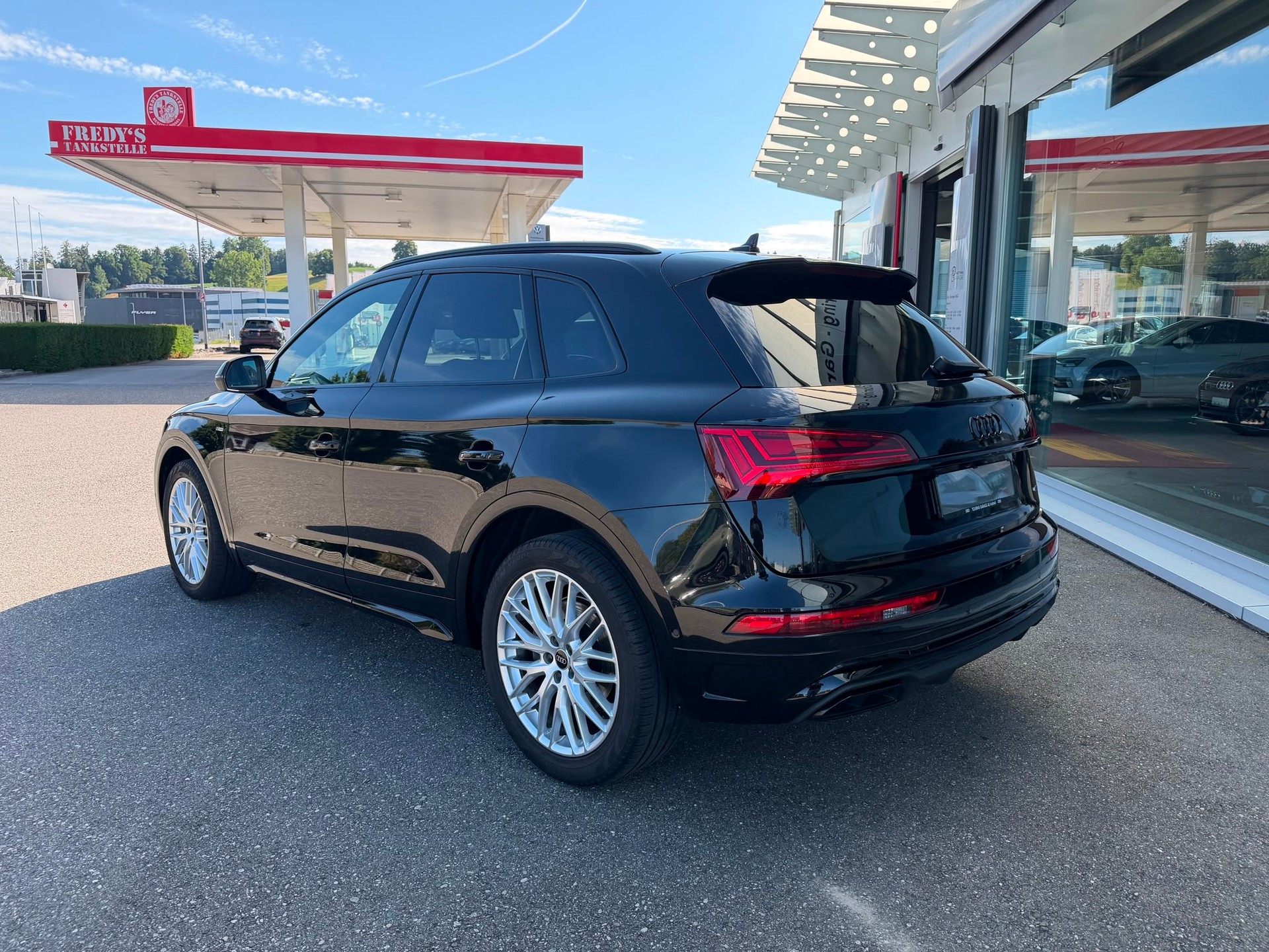 AUDI Q5 40 TDI Black Edition quattro S-tronic-showroom-element-2