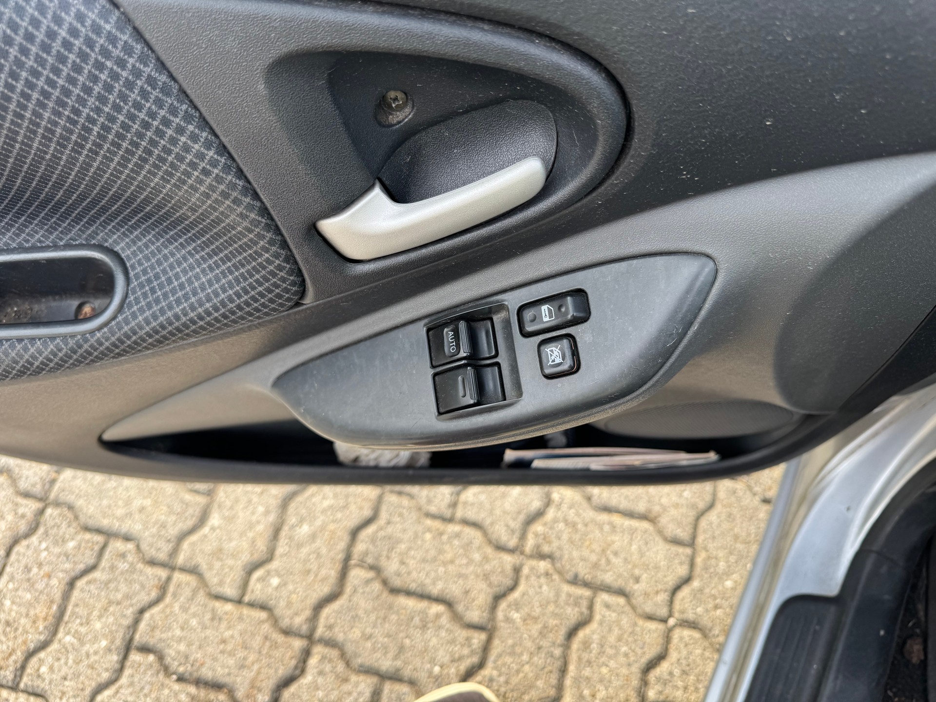 TOYOTA Yaris 1.4 D-4D Linea Sol-image-5