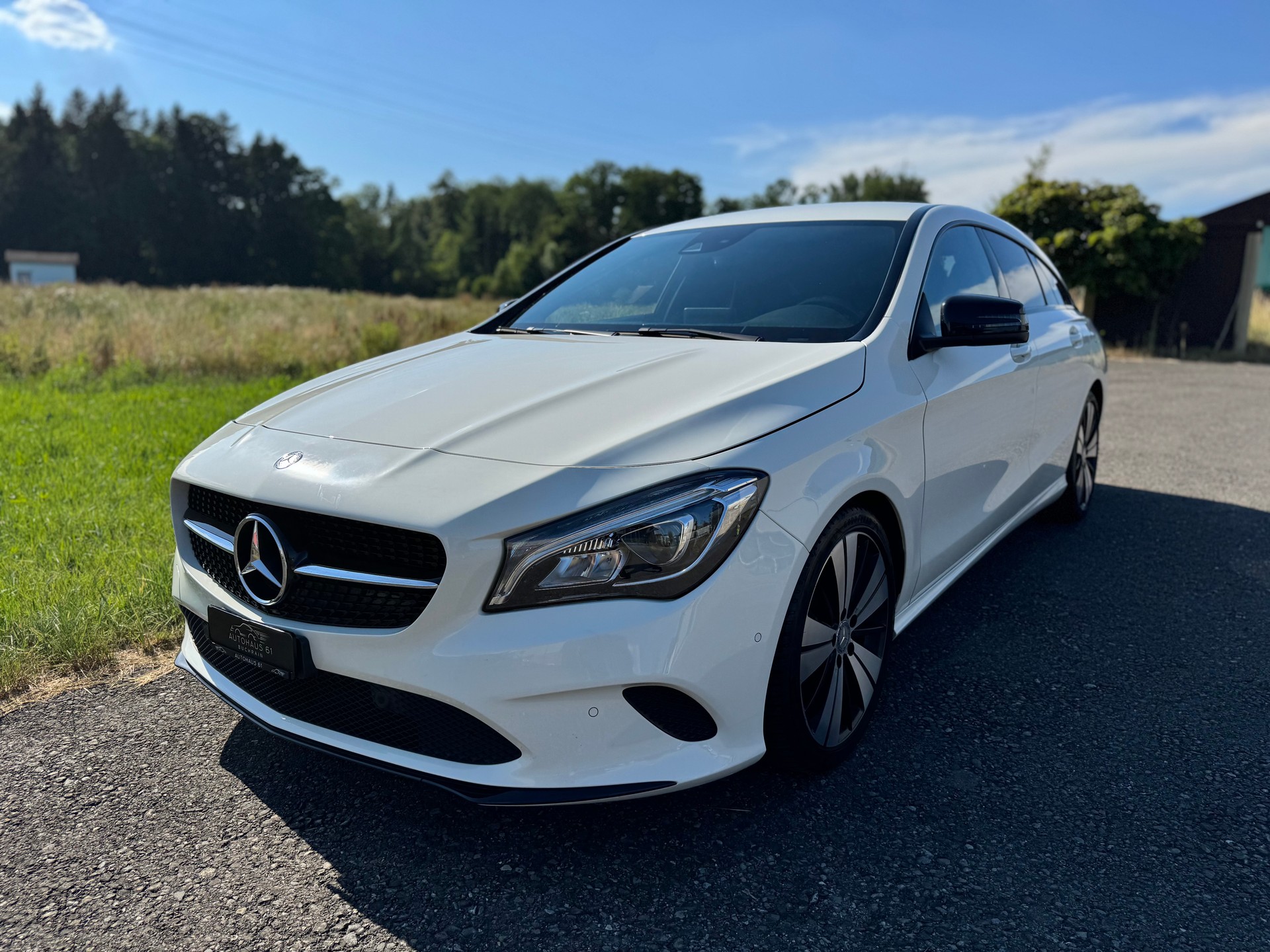 MERCEDES-BENZ CLA Shooting Brake 200 Night Star 7G-DCT / ab MFK bei Verkauf-showroom-element-2