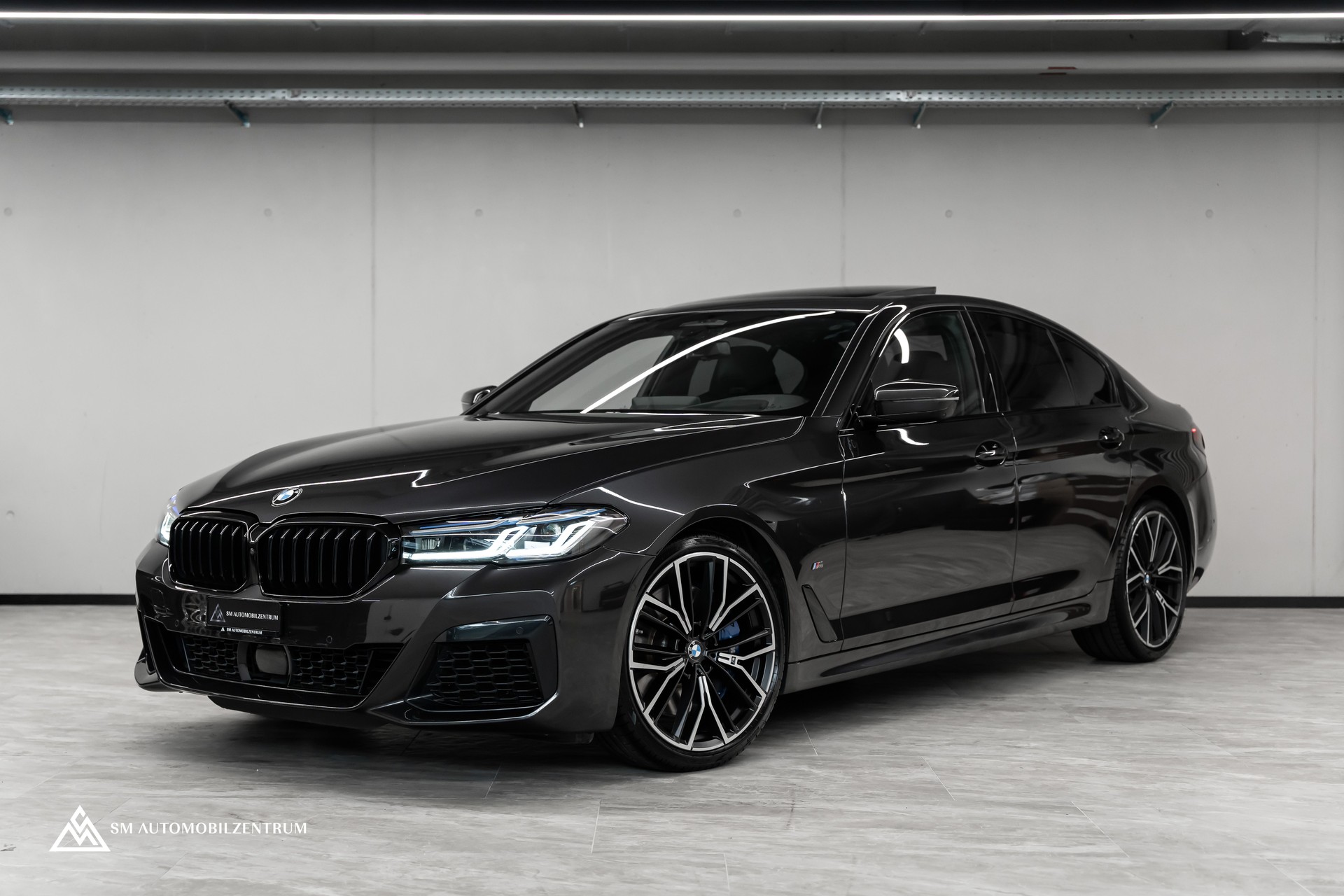 BMW M550i xDrive Steptronic / 360° / Panorama / AHK / Head-Up