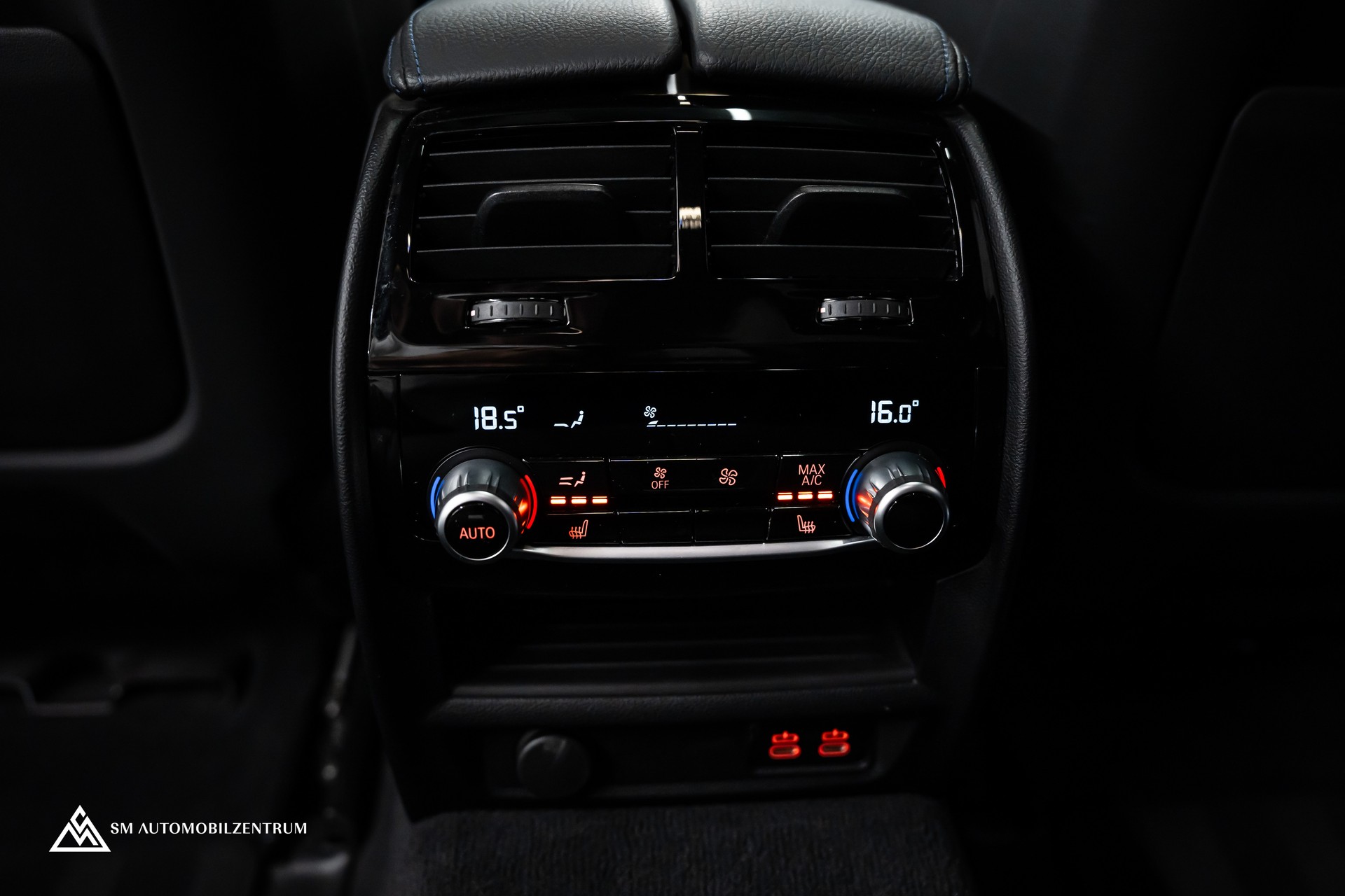 BMW M550i xDrive Steptronic / 360° / Panorama / AHK / Head-Up-image-22