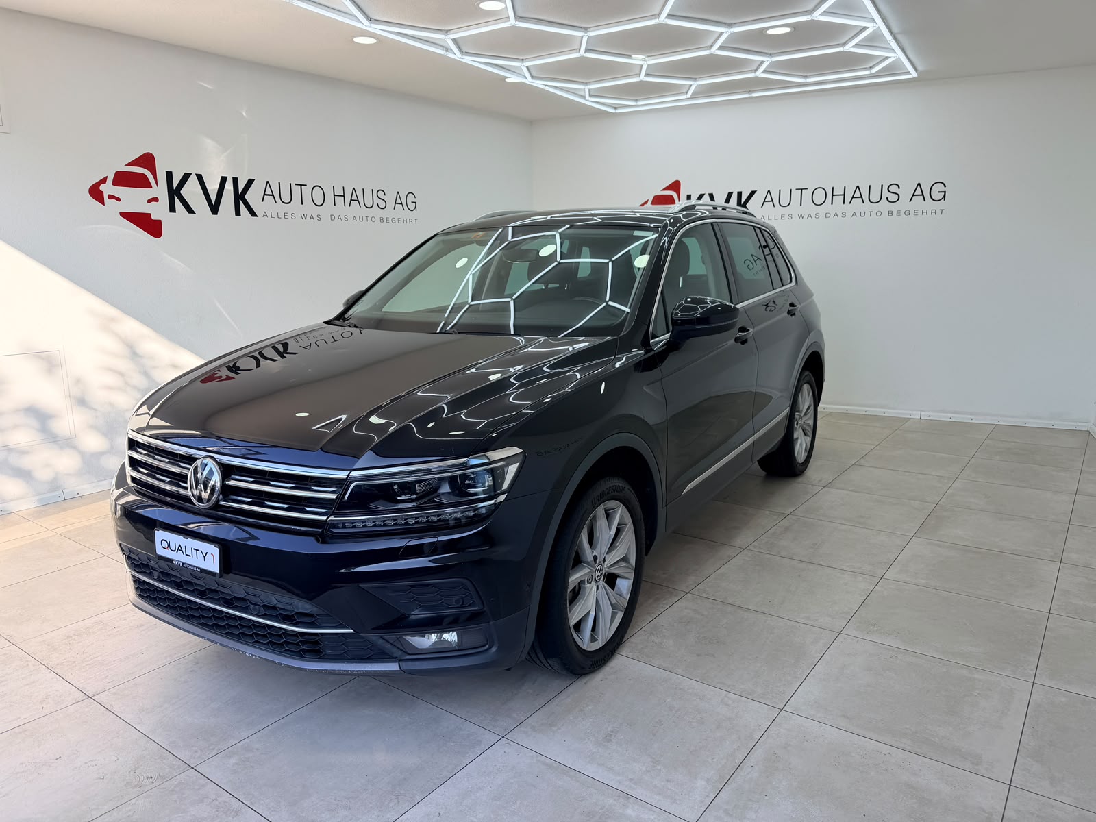 VW Tiguan 2.0TSI Highline 4Motion DSG-showroom-element-2