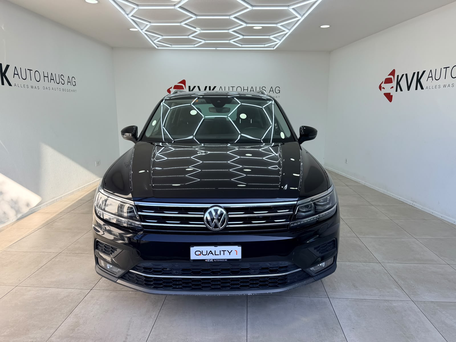 VW Tiguan 2.0TSI Highline 4Motion DSG-showroom-element-3