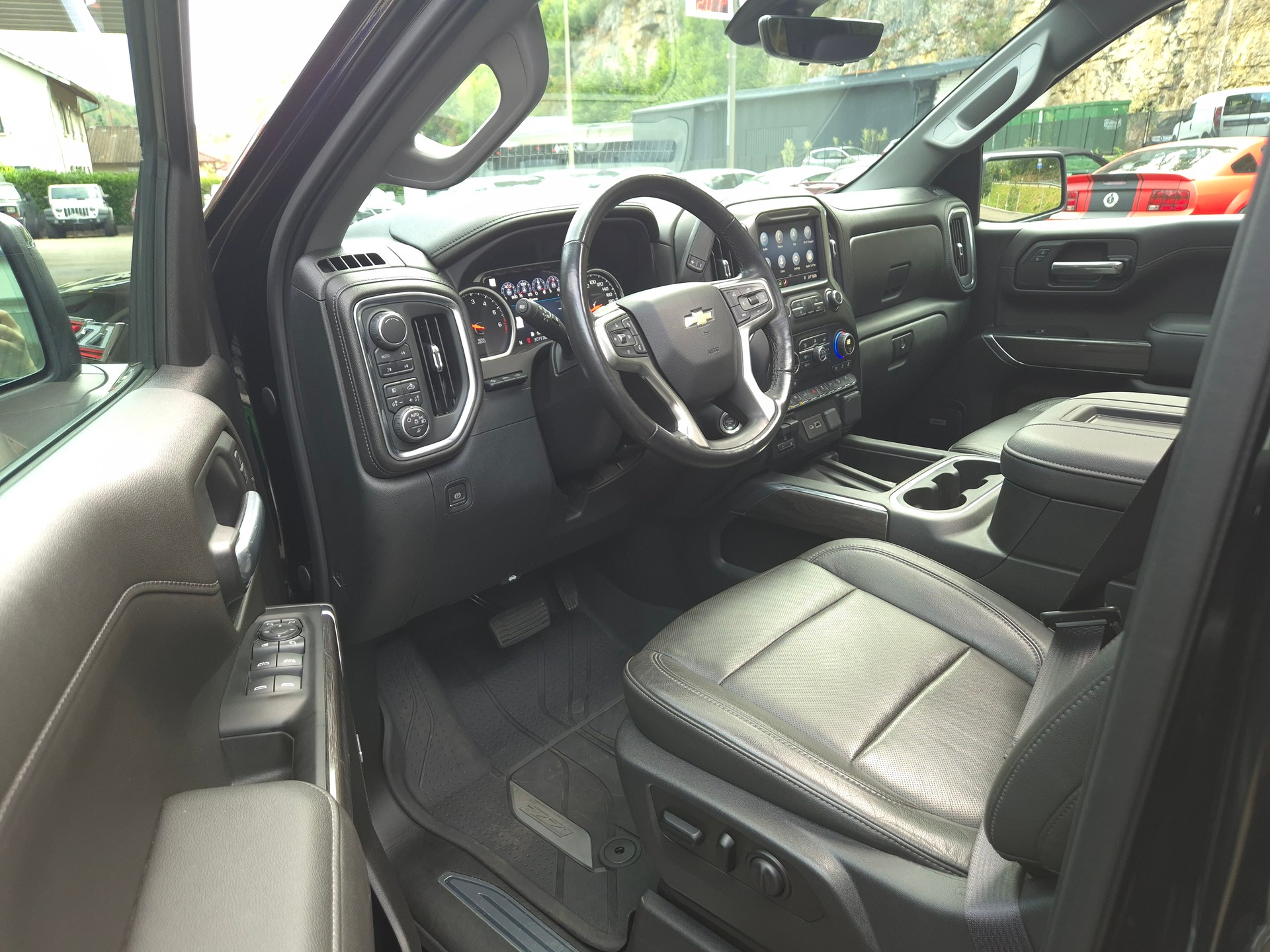 CHEVROLET Silverado 1500 LTZ V8-image-19