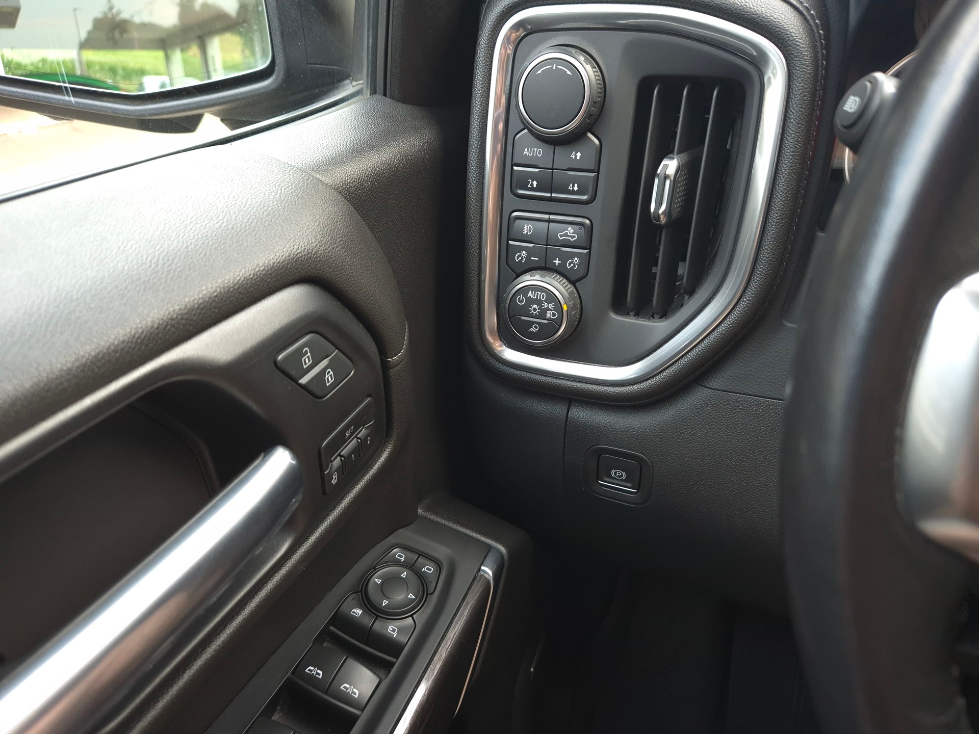 CHEVROLET Silverado 1500 LTZ V8-image-20