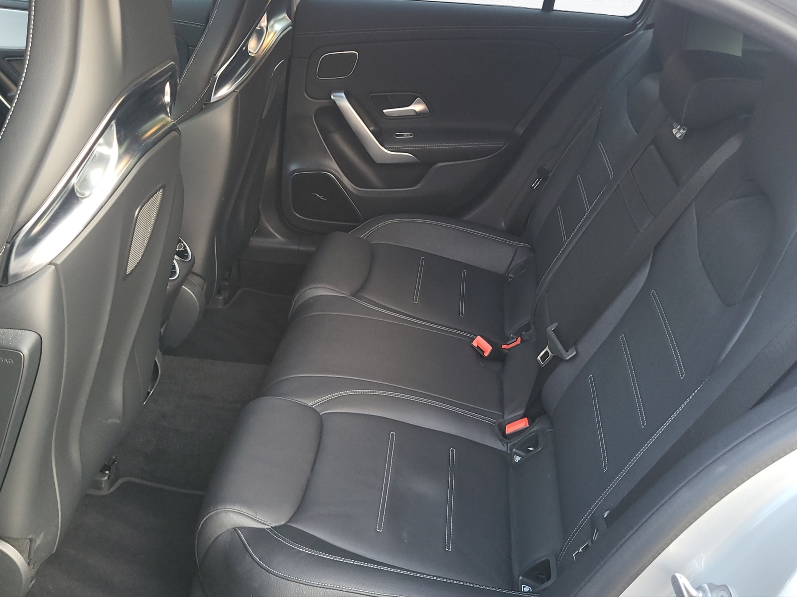 MERCEDES-BENZ A 45 S AMG 4matic+-image-14