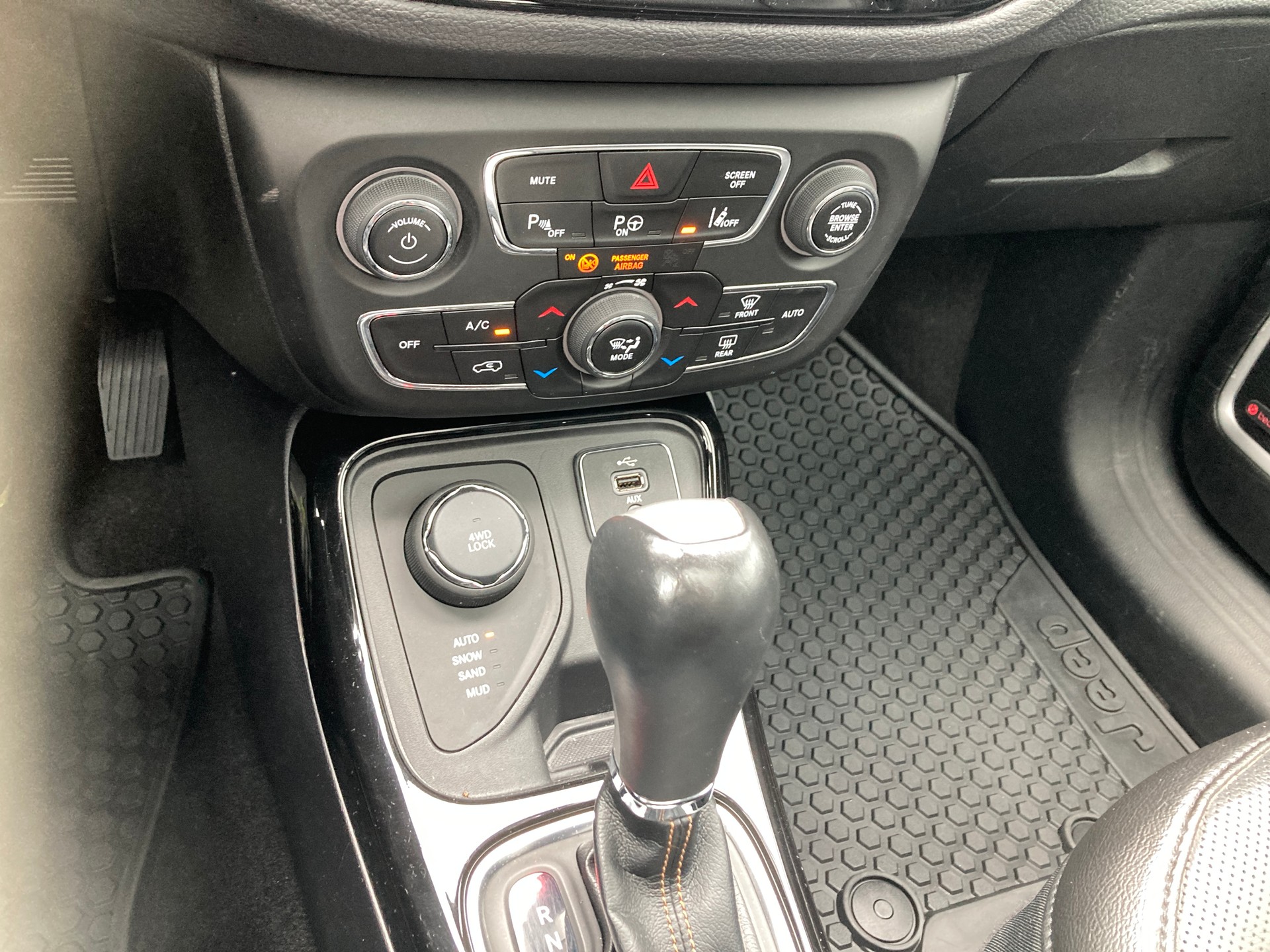 JEEP Compass 1.4 Turbo Limited AWD 9ATX-image-15