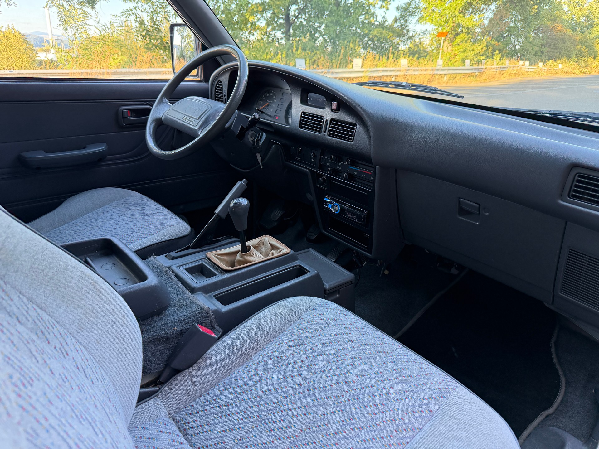 TOYOTA YR 22 LG-MDSEW Wagon-showroom-element-1