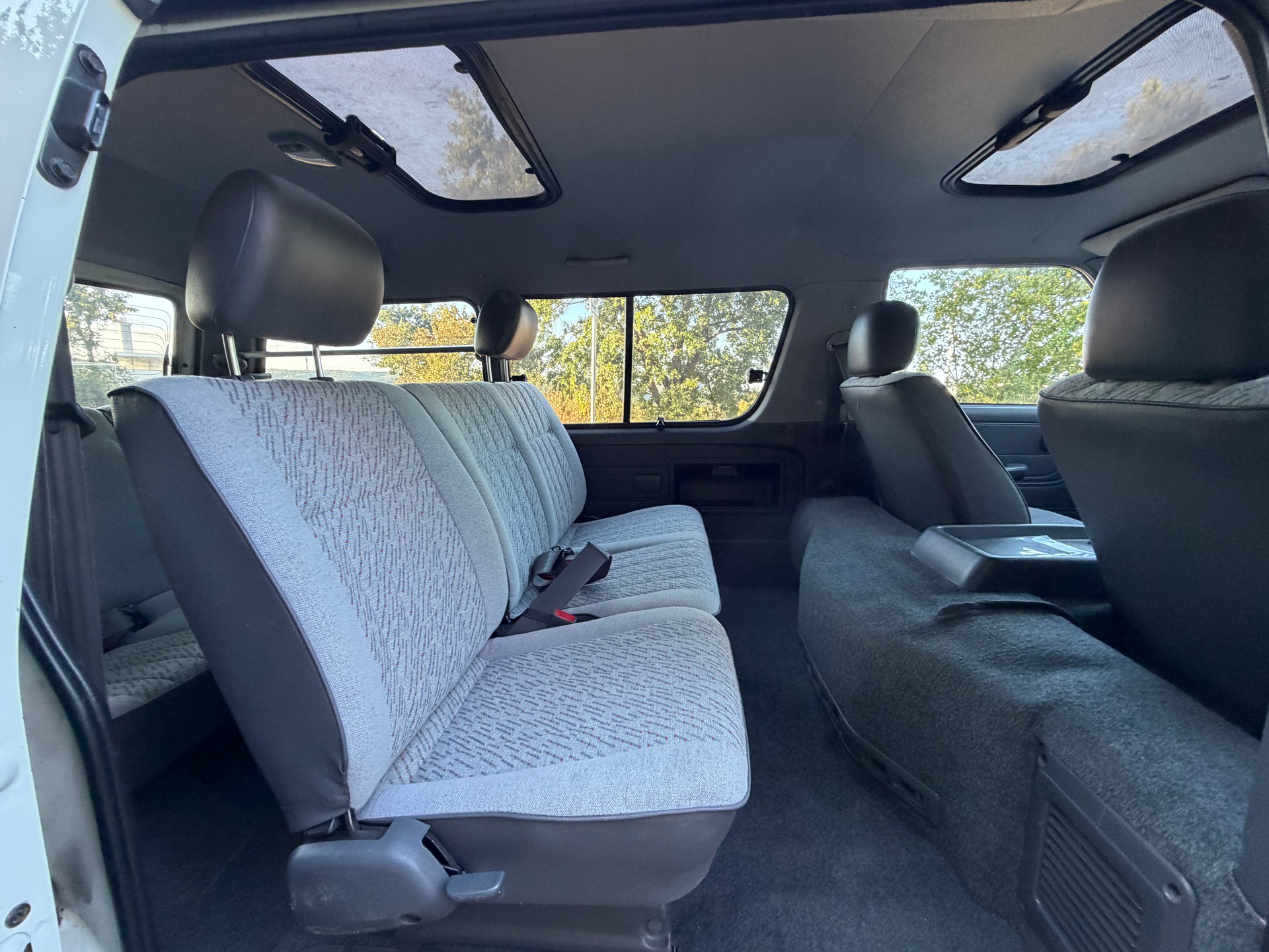 TOYOTA YR 22 LG-MDSEW Wagon-showroom-element-2