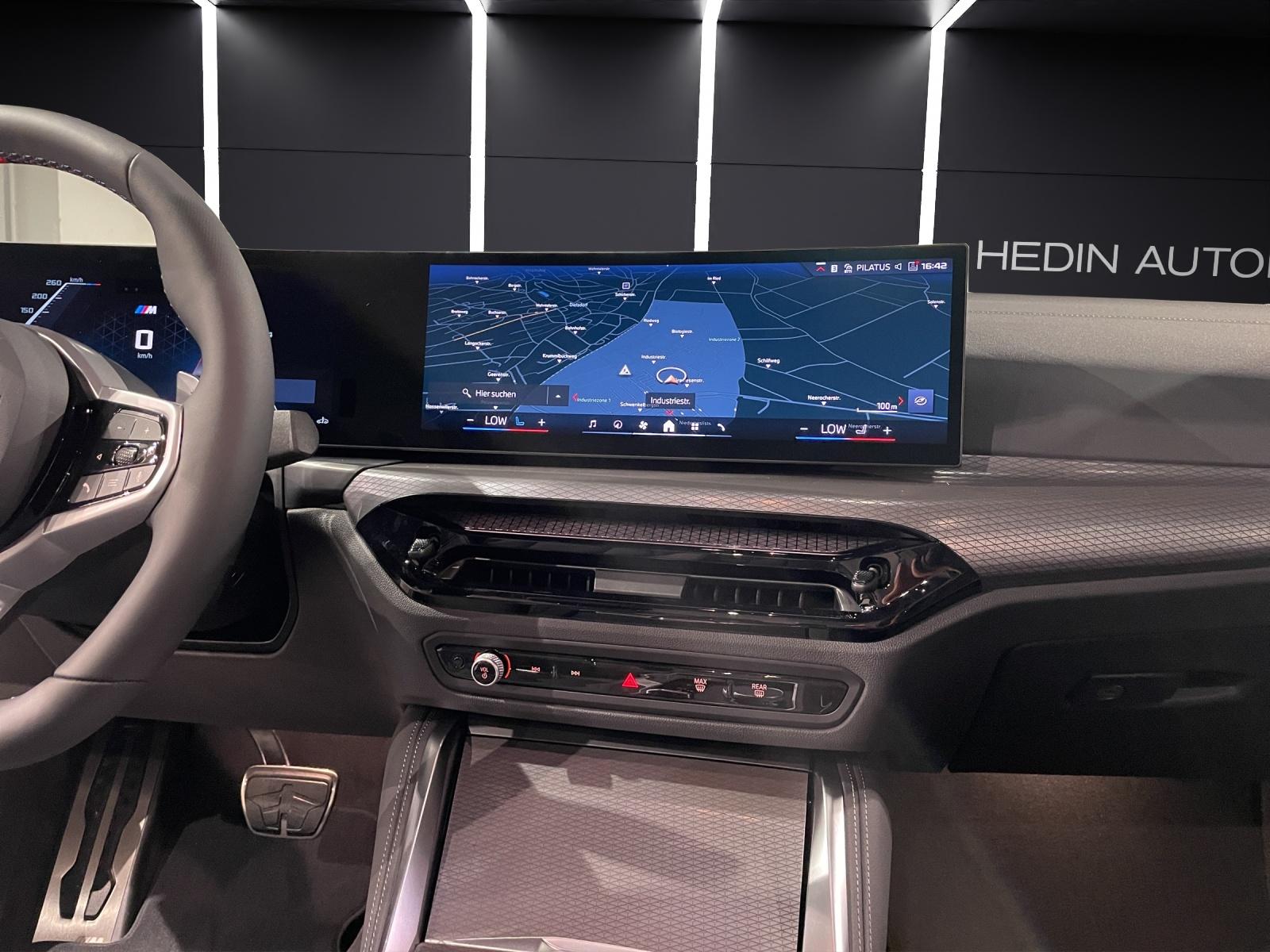 BMW M440i xDrive Cabrio-image-13