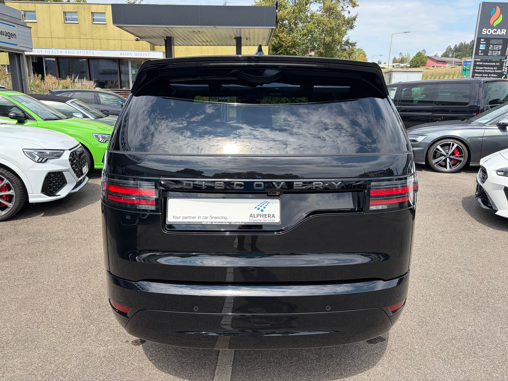 LAND ROVER Discovery 3.0 i6 360 R-Dynamic HSE AWD Automatic-image-6