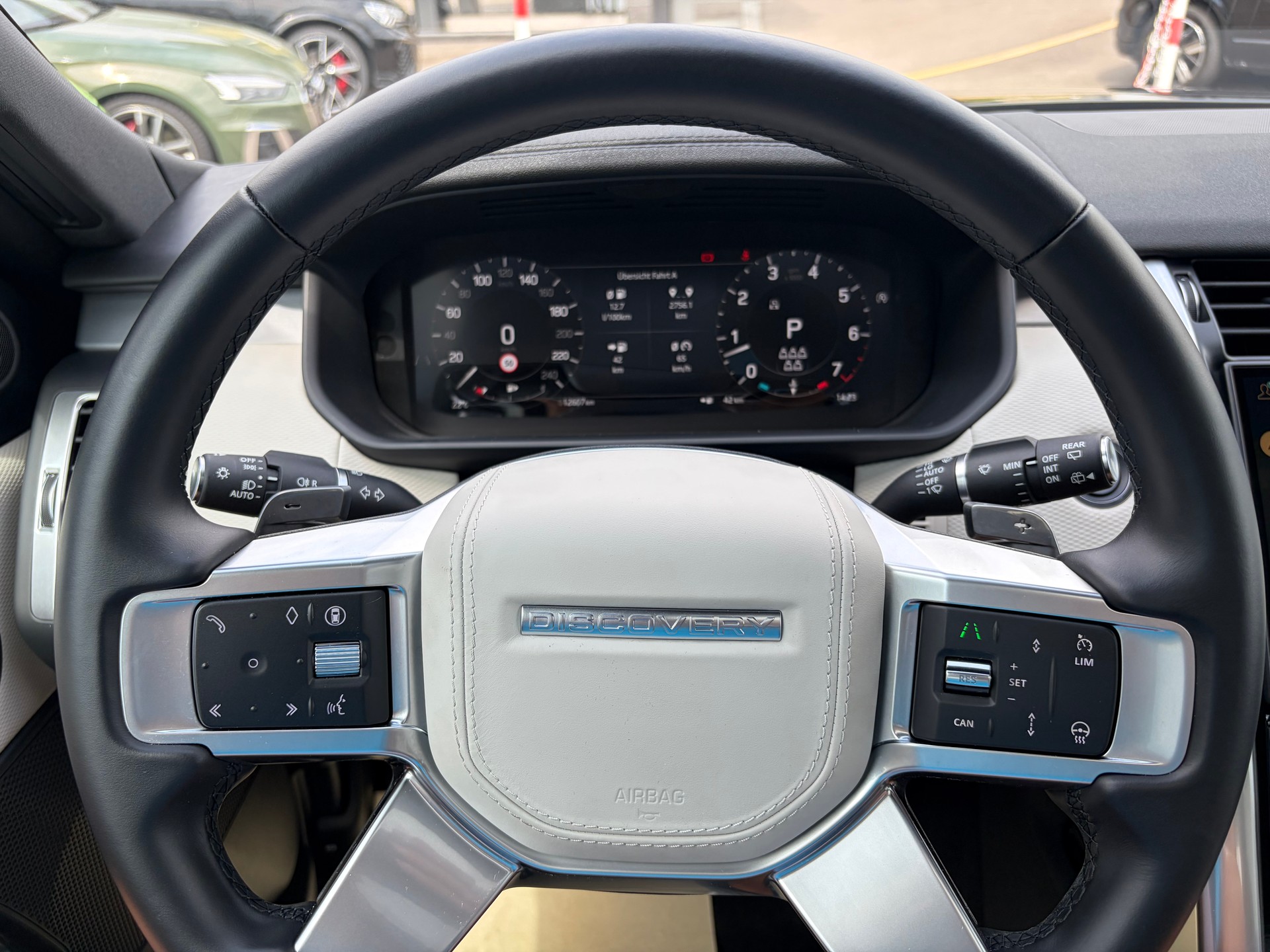 LAND ROVER Discovery 3.0 i6 360 R-Dynamic HSE AWD Automatic-image-20