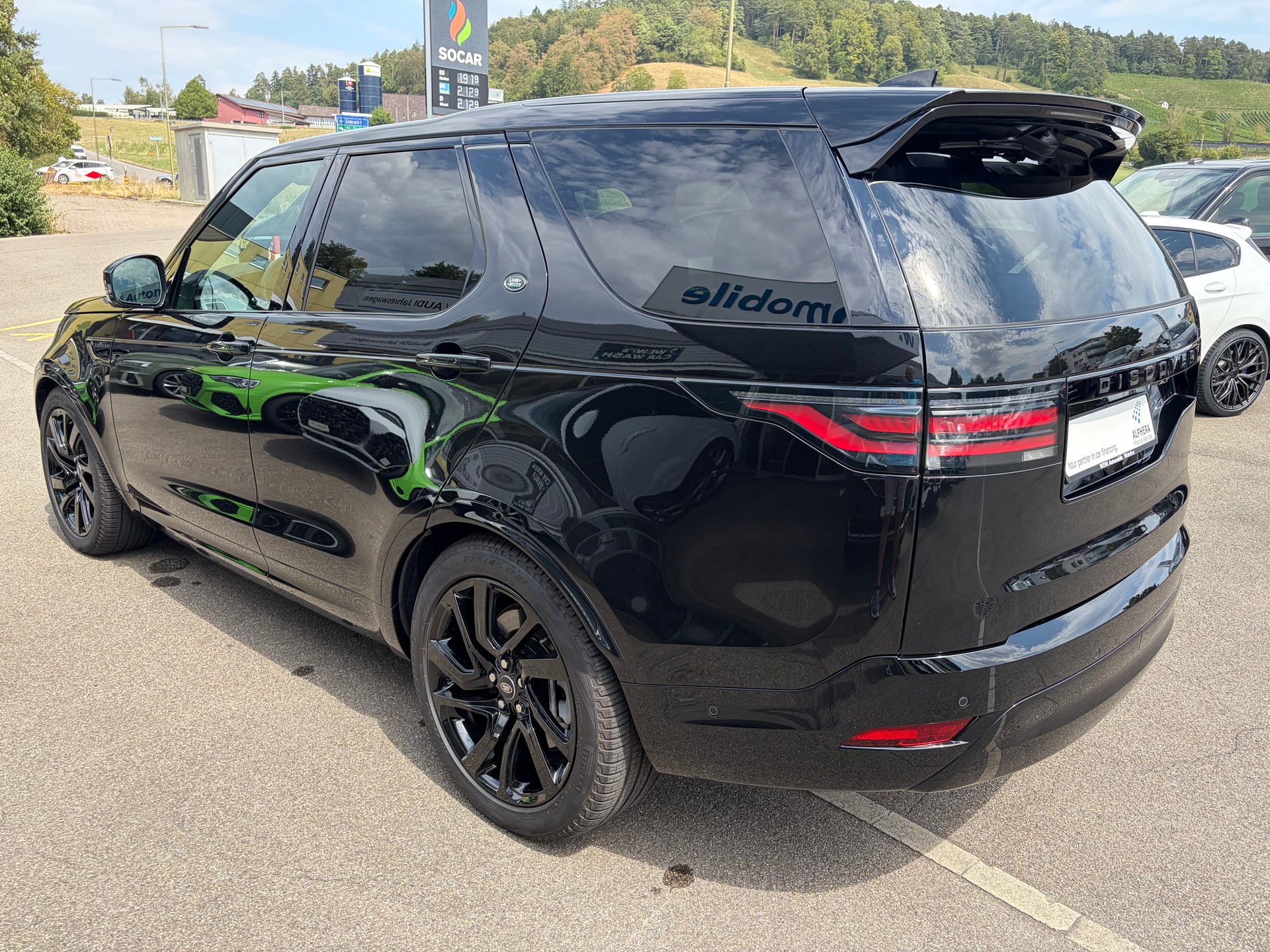 LAND ROVER Discovery 3.0 i6 360 R-Dynamic HSE AWD Automatic-image-5
