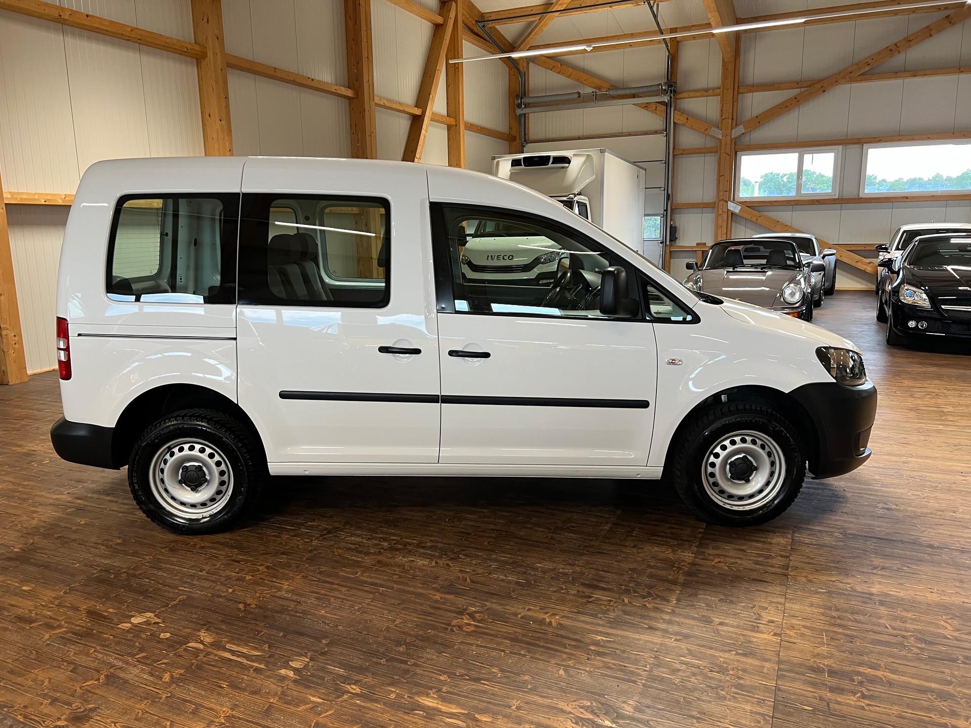 VW Caddy 2.0 TDI 4Motion-showroom-element-3