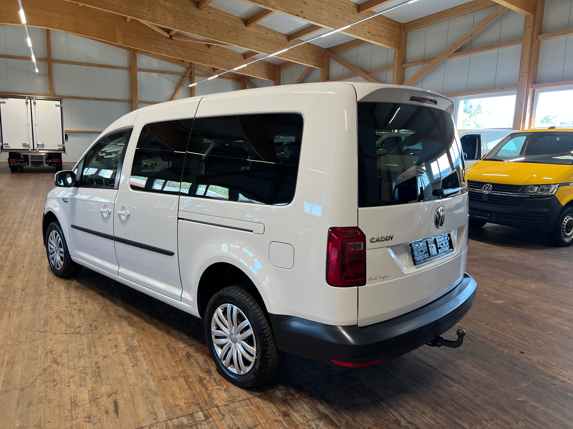 VW Caddy Maxi 2.0 TDI 4Motion-image-6