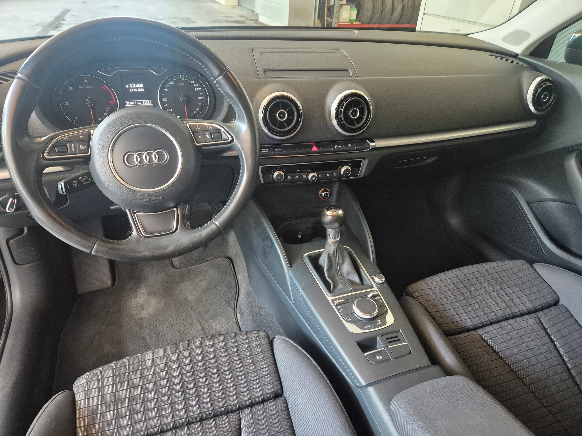 AUDI A3 Sportback 2.0 TDI Ambition-image-5