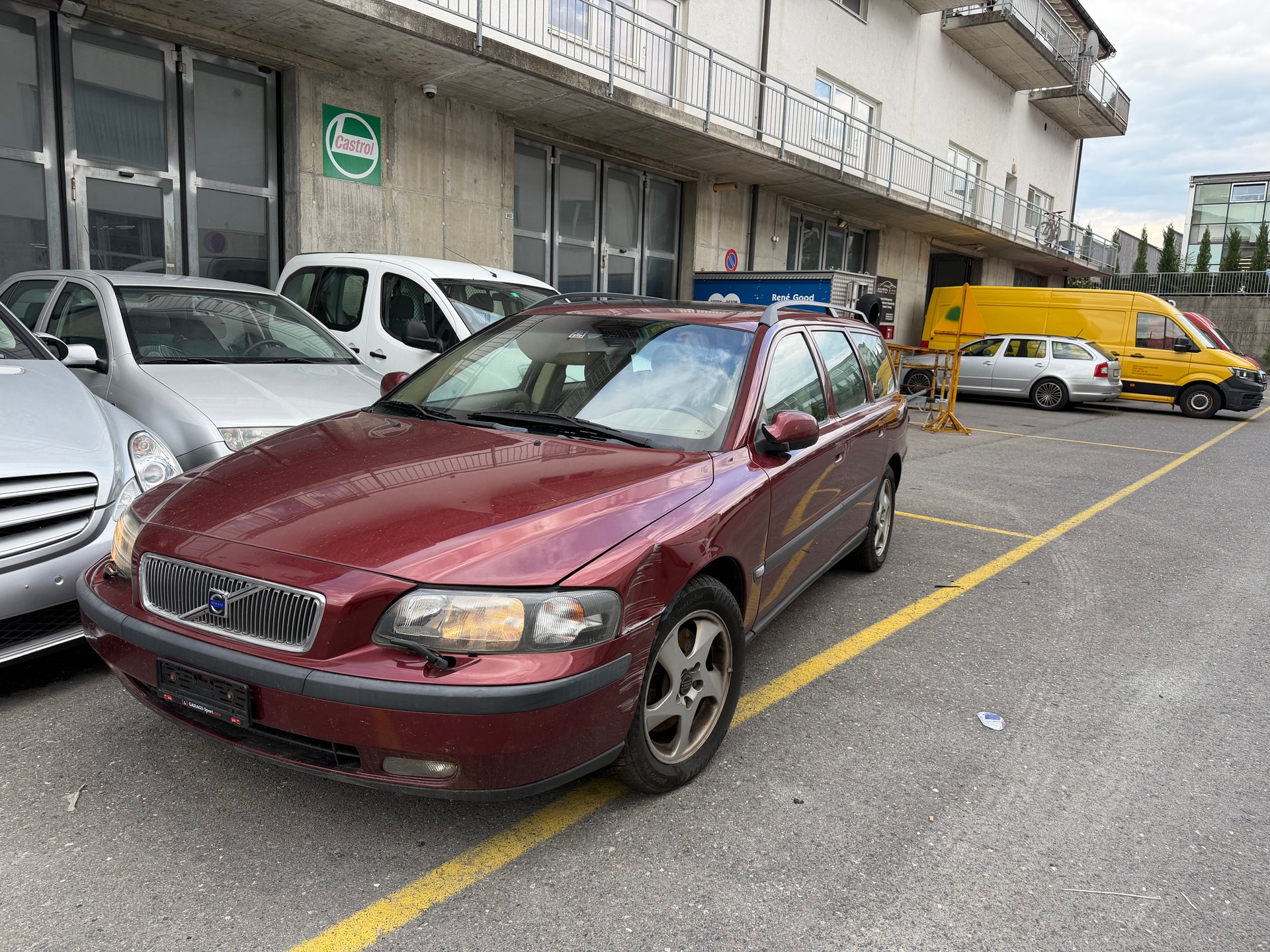 VOLVO V70 R AWD A-image-1