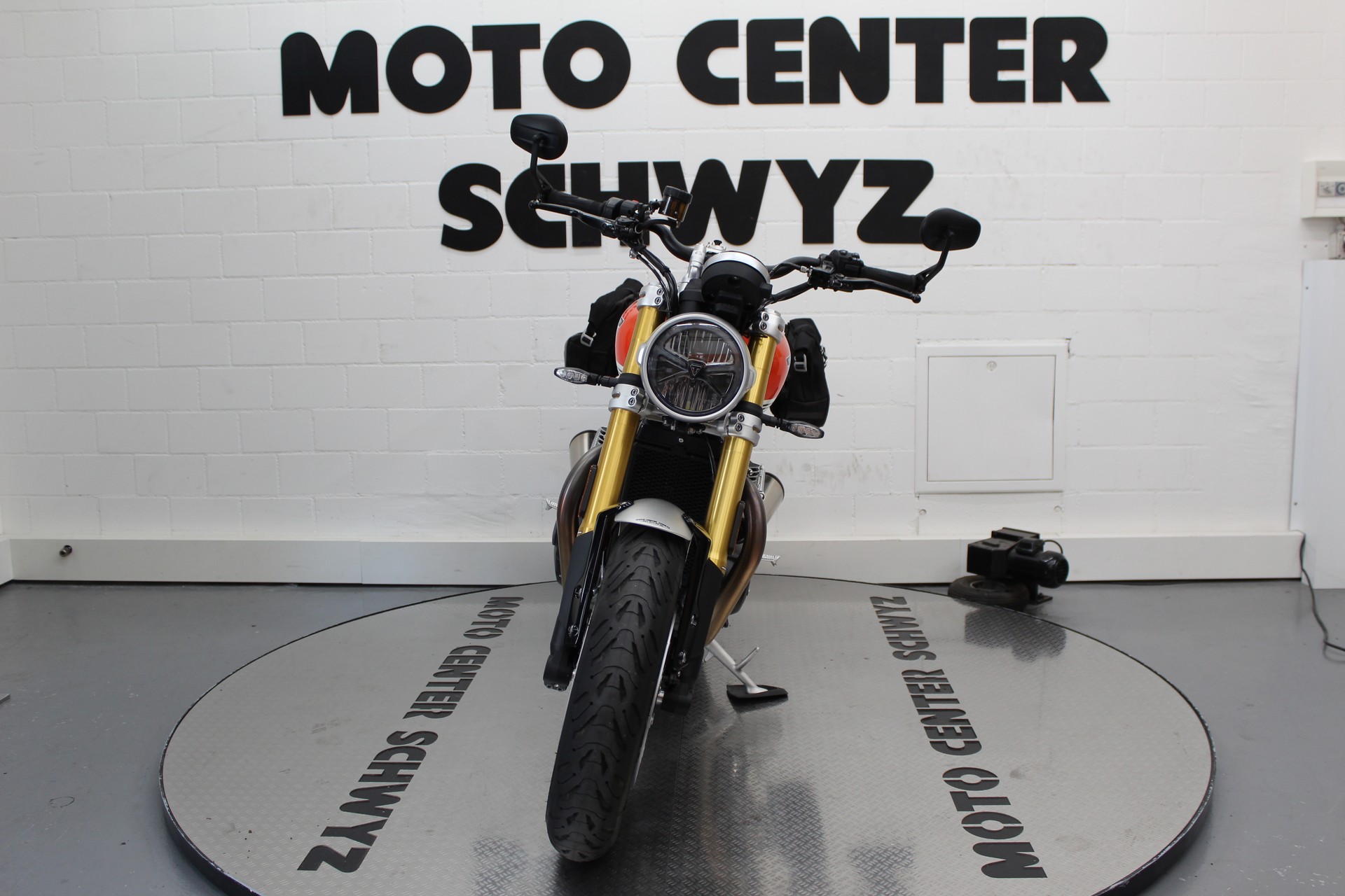 TRIUMPH Speed Twin 1200 RS-showroom-element-2
