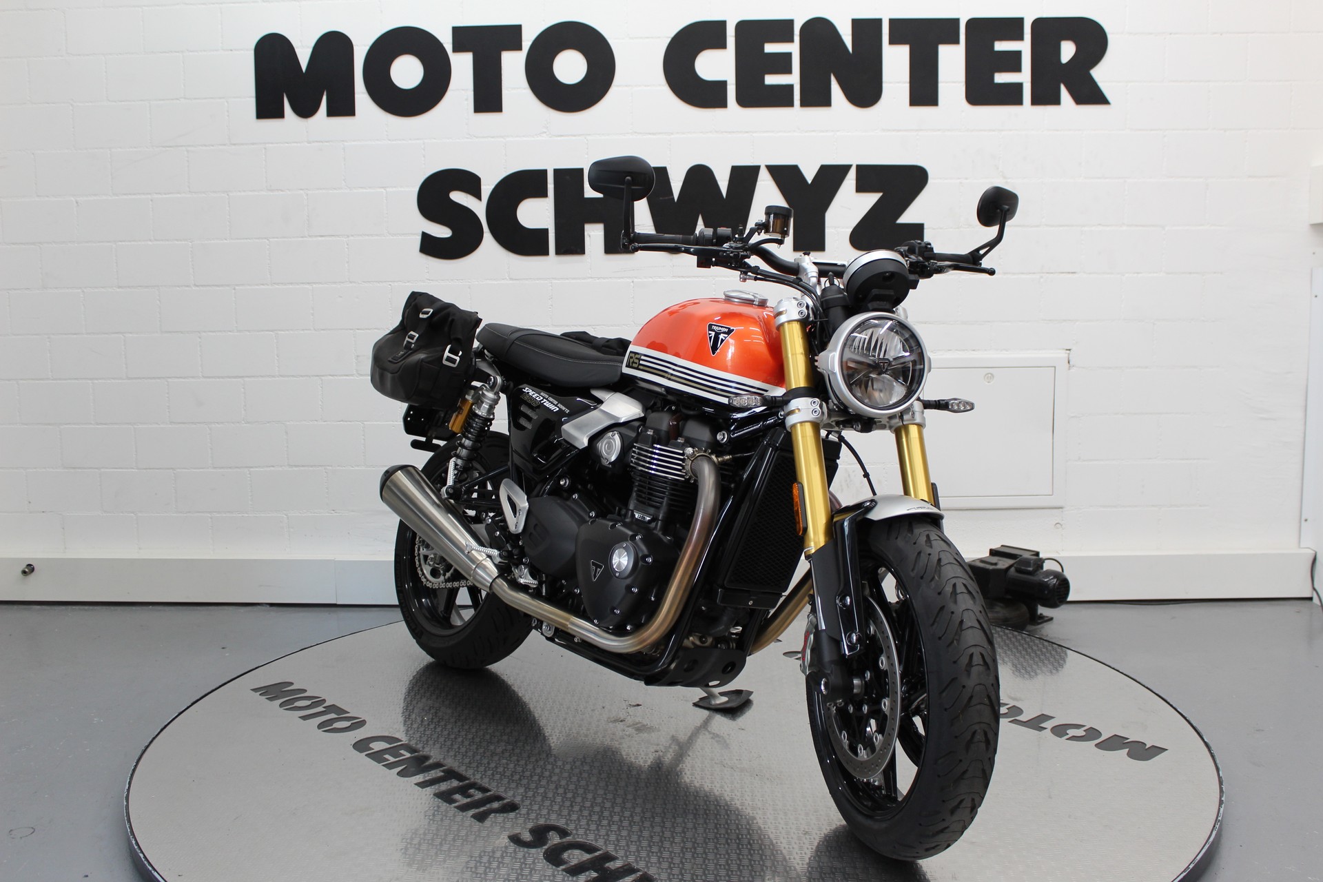 TRIUMPH Speed Twin 1200 RS-showroom-element-1