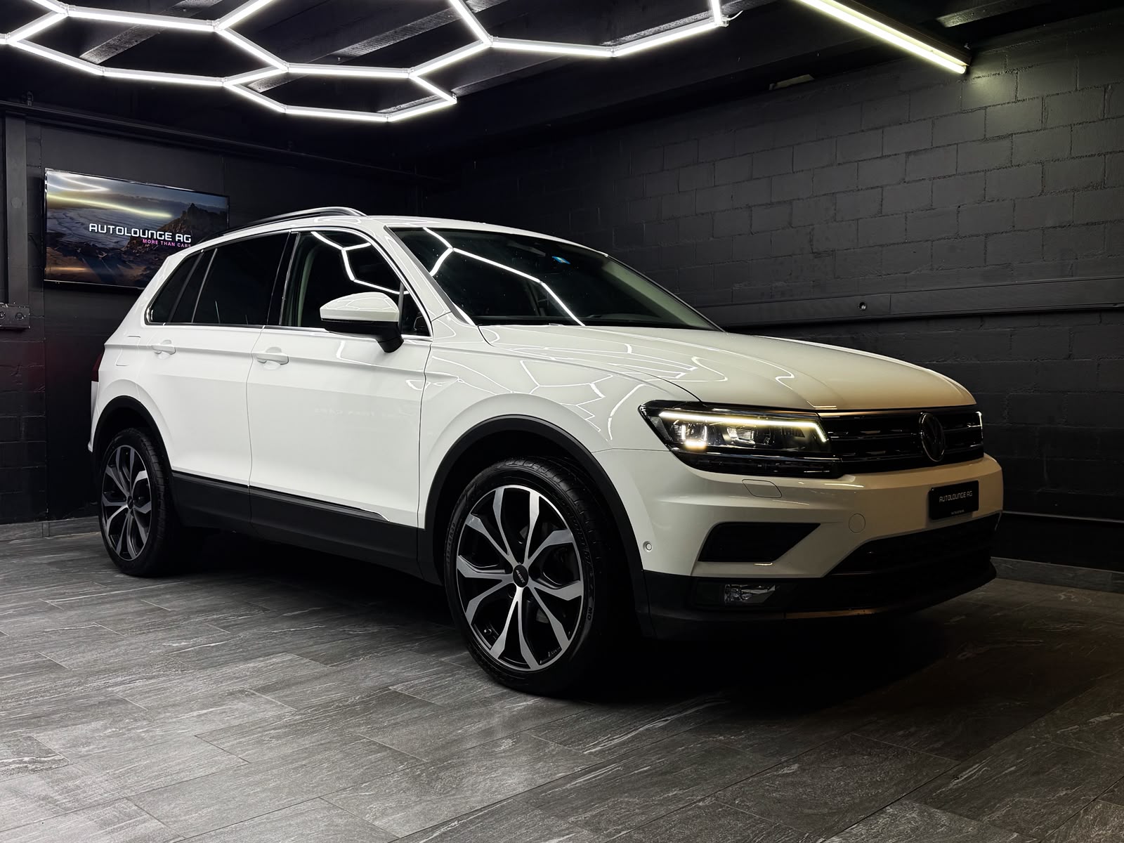 VW Tiguan 2.0 TDI SCR 4Motion DSG *AHK*-showroom-element-1