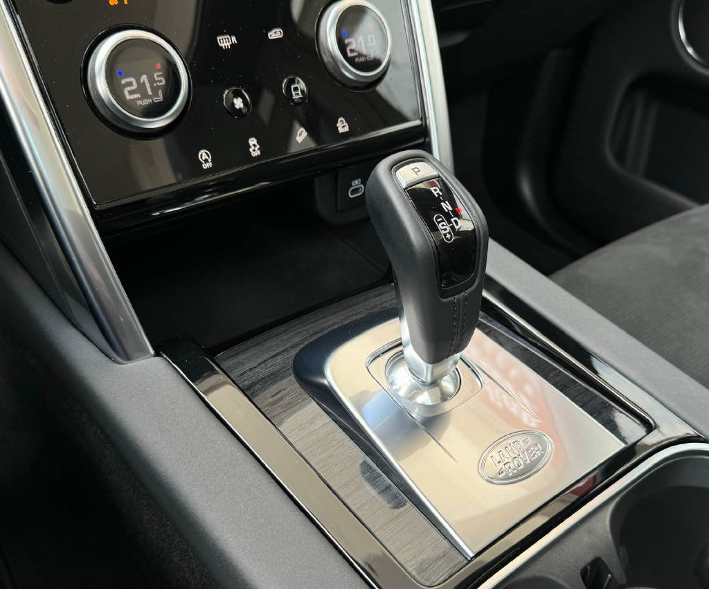 LAND ROVER Discovery Sport R Dyn P290 2.0 Si4 MHEV Black Edition AT9-image-16
