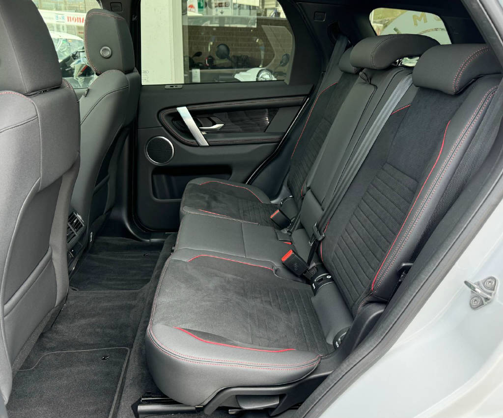 LAND ROVER Discovery Sport R Dyn P290 2.0 Si4 MHEV Black Edition AT9-image-8