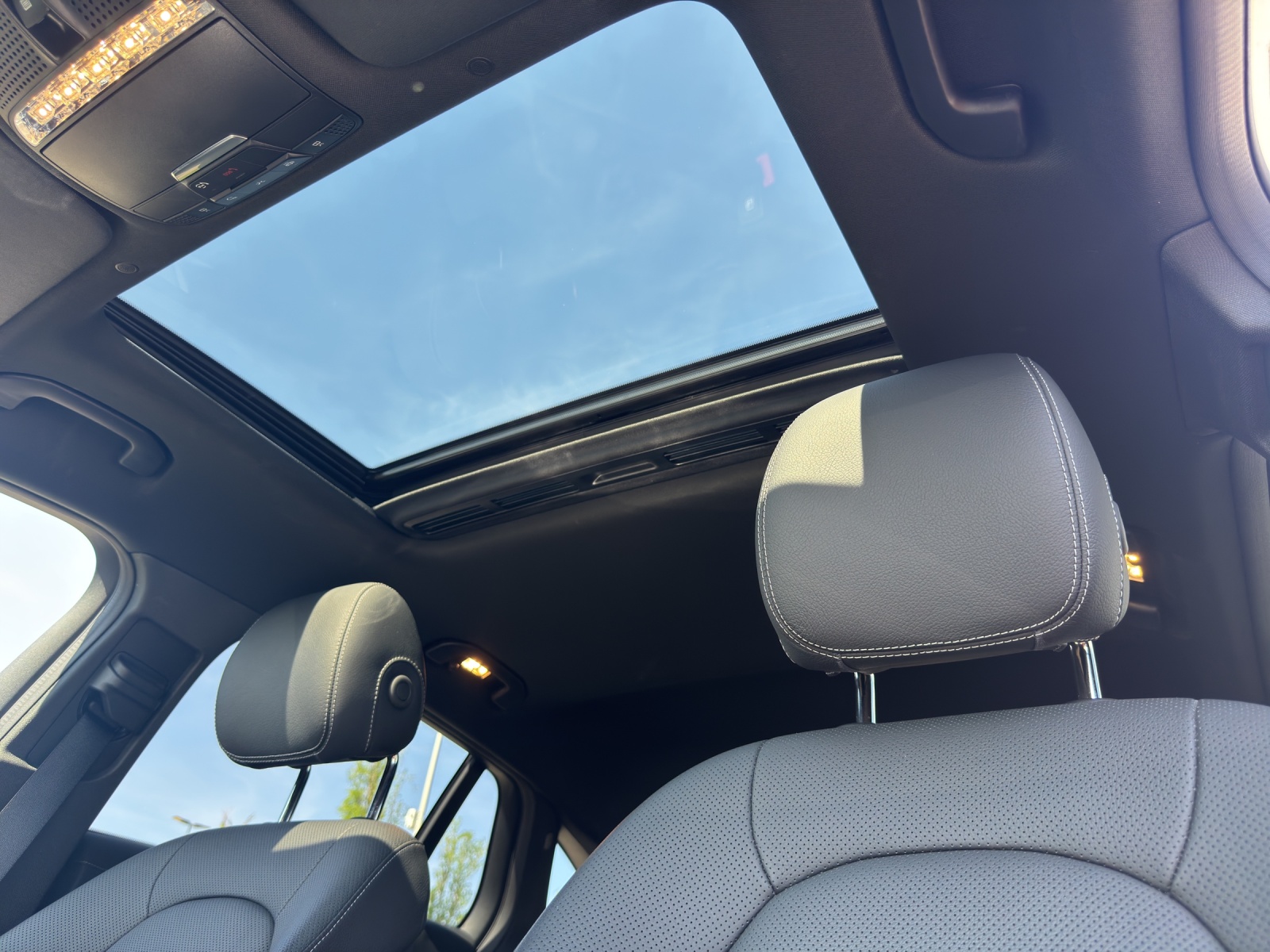 MERCEDES-BENZ EQC 400 AMG Line 4Matic-image-6