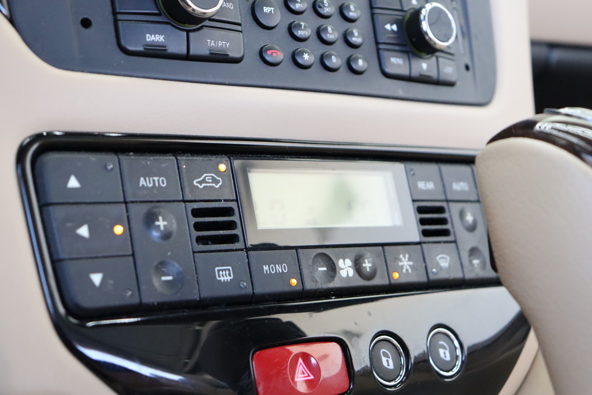 MASERATI GranCabrio Automatica-image-25