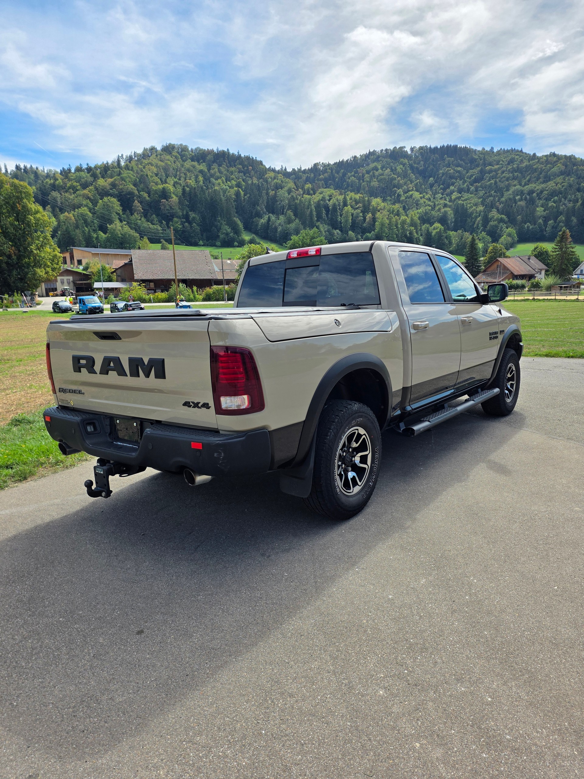 DODGE Rebel-image-2
