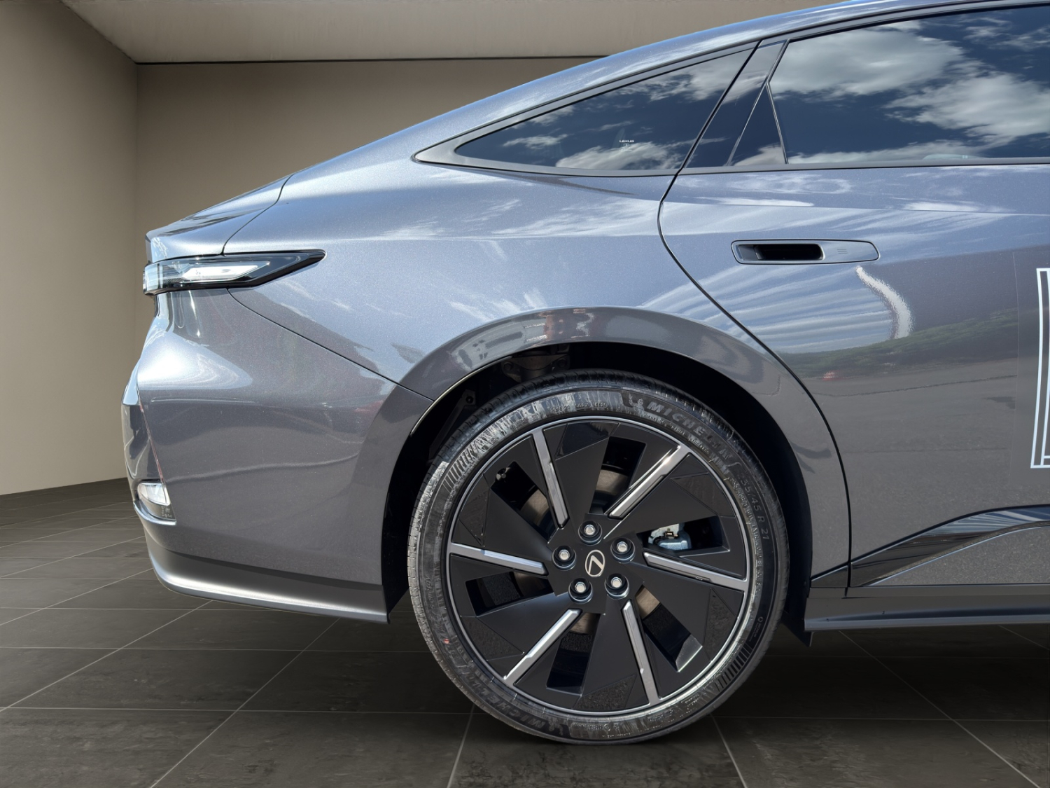 LEXUS ES 500e Comfort AWD-image-26