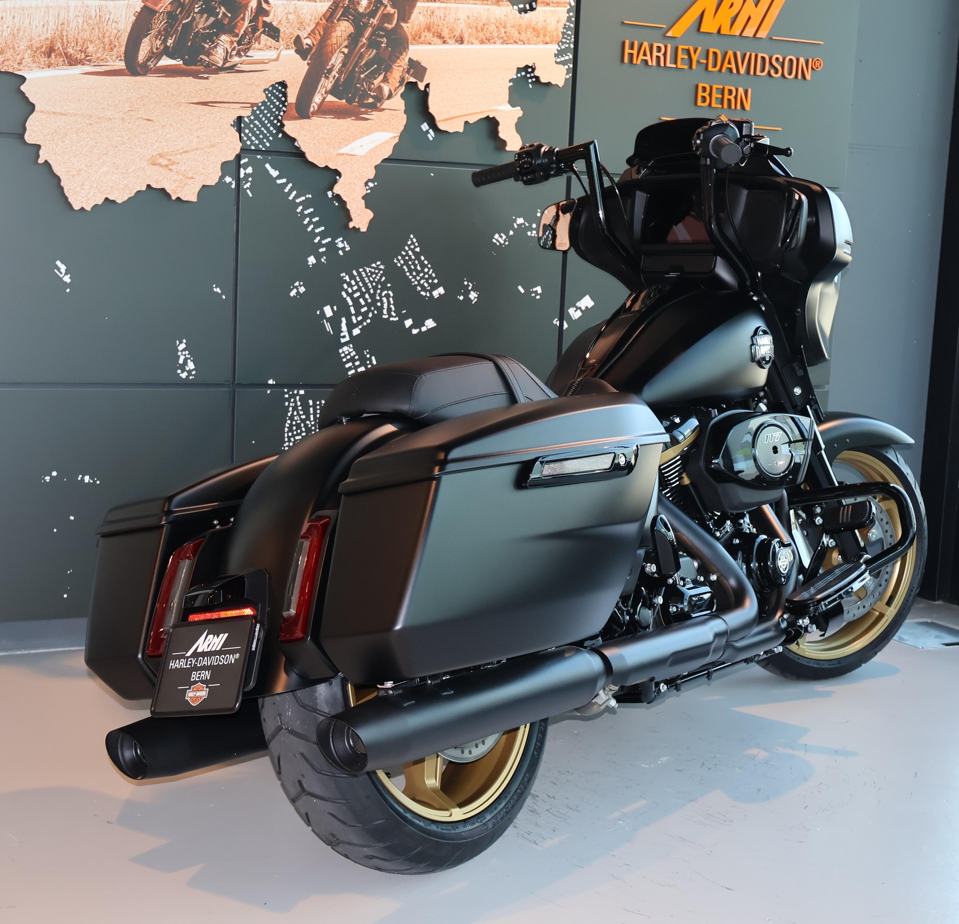 HARLEY-DAVIDSON FLHX Street Glide 117-image-12