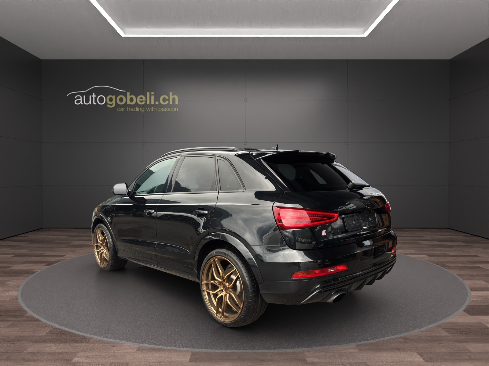 AUDI RS Q3 2.5 TFSI quattro S-tronic-showroom-element-1