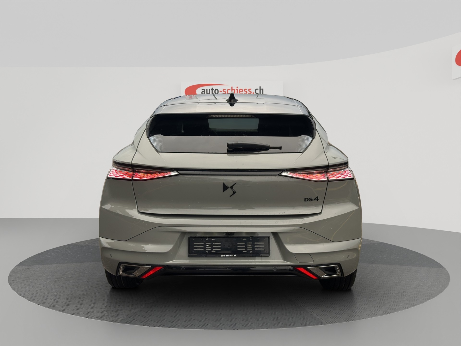 DS AUTOMOBILES DS4 1.2 Pure Tech Performance Line EAT8 Bi-Color-showroom-element-3