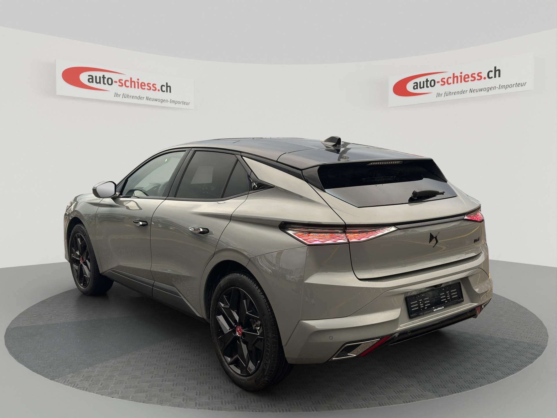 DS AUTOMOBILES DS4 1.2 Pure Tech Performance Line EAT8 Bi-Color-showroom-element-2