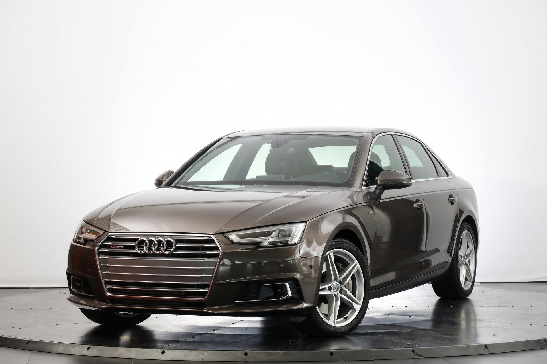 AUDI A4 Limousine 2.0 TFSI S-Line quattro Argus Brown-showroom-element-3