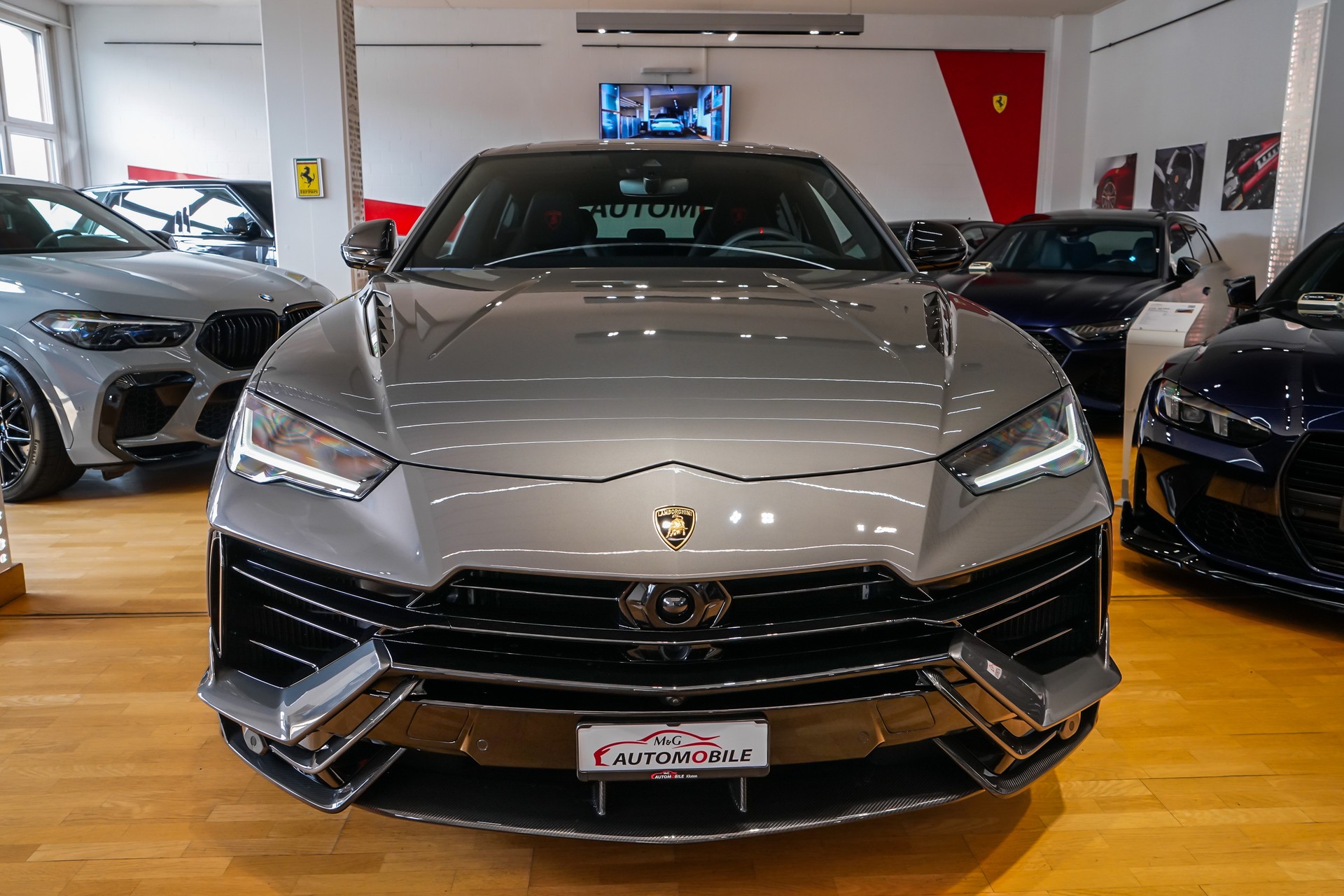 LAMBORGHINI Urus Performante "60 Aniversario"-showroom-element-1