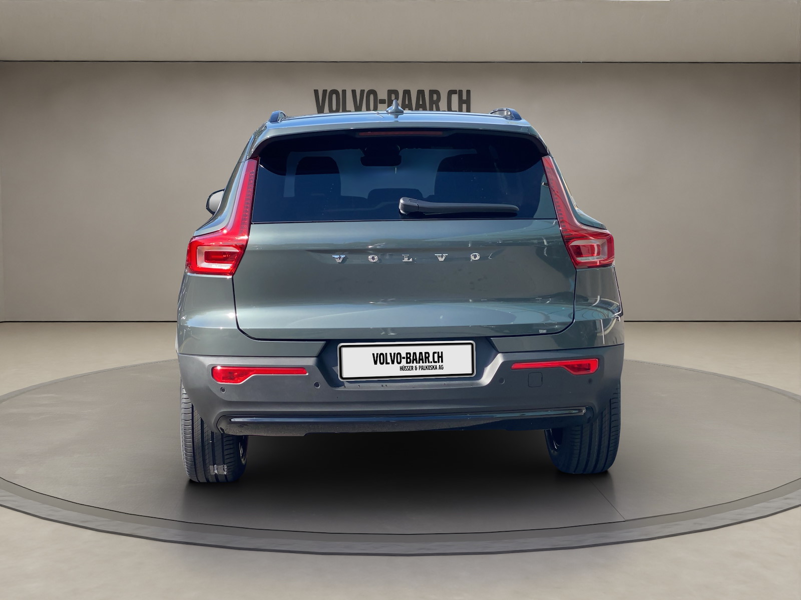 VOLVO XC40 2.0 B3 MH Plus Dark-showroom-element-3