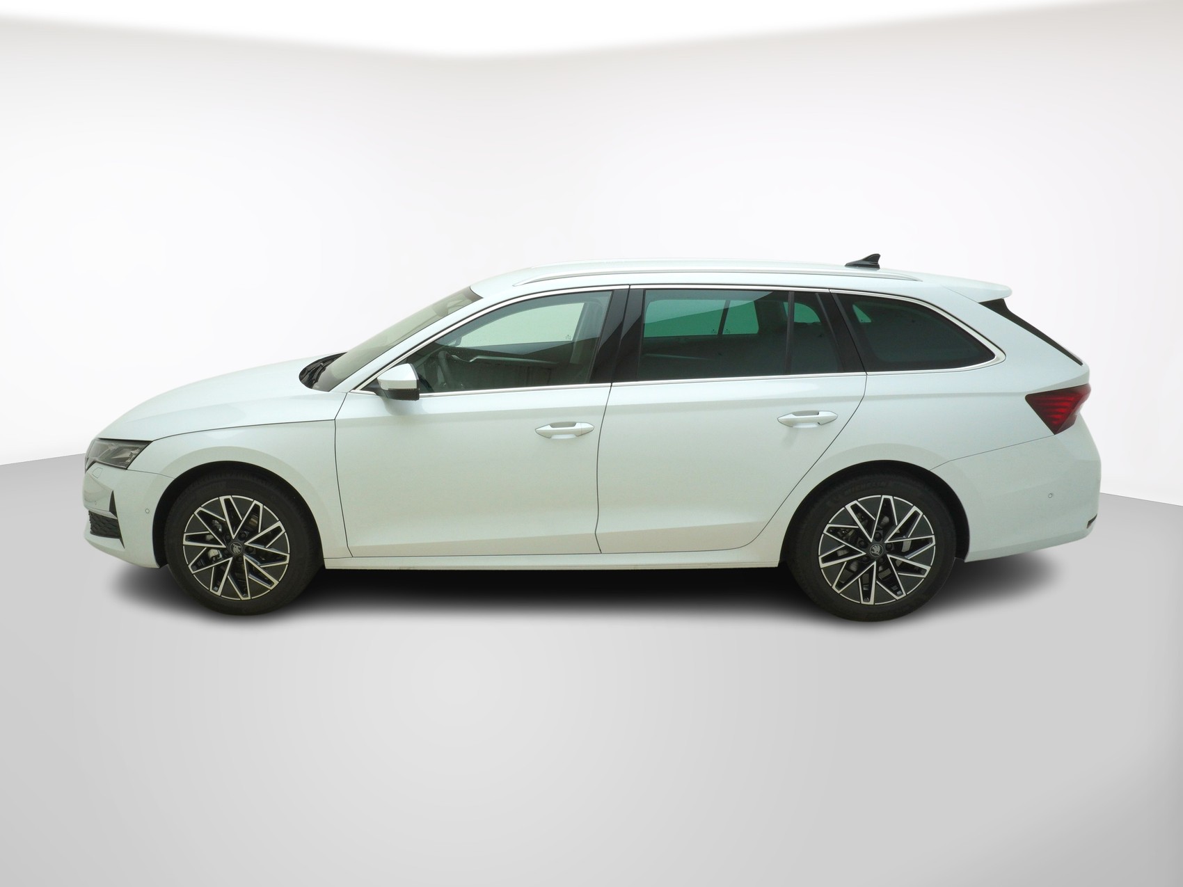 SKODA Octavia 1.5 TSI mHEV Selection-Lounge DSG-showroom-element-1