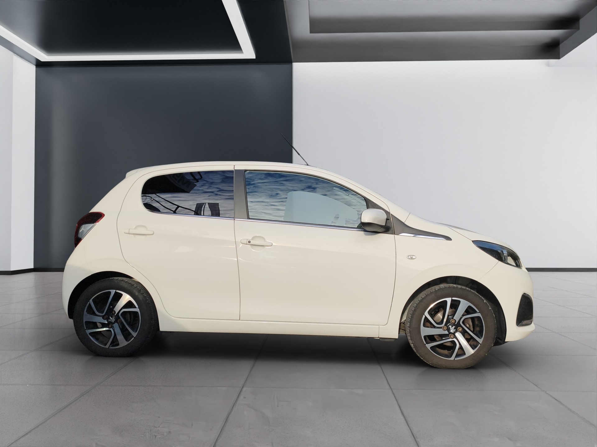 PEUGEOT 108 1.2 VTi Allure-image-5