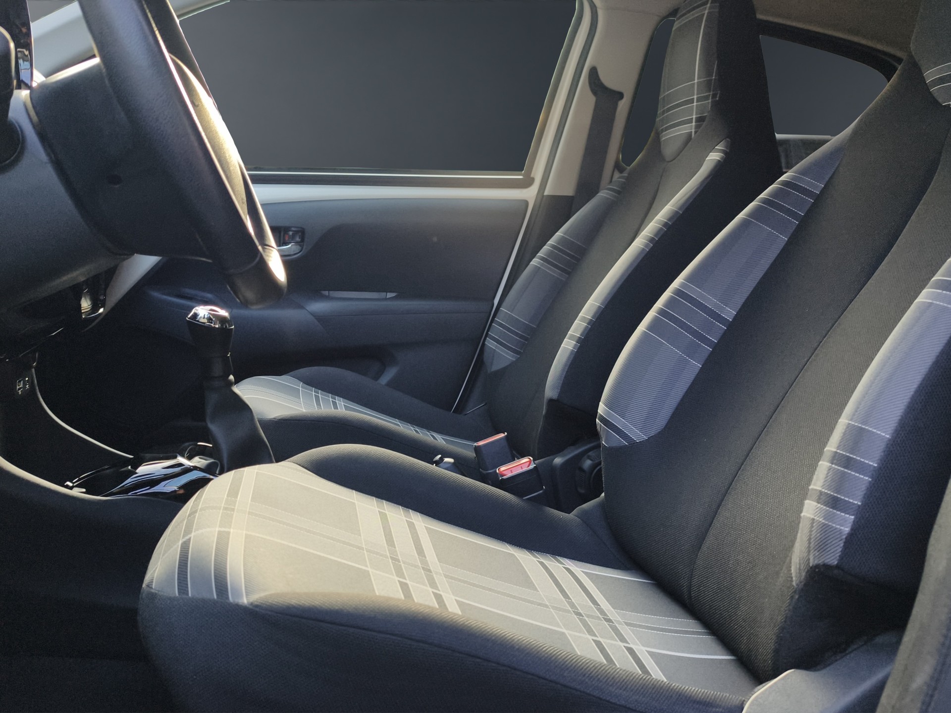PEUGEOT 108 1.2 VTi Allure-image-8