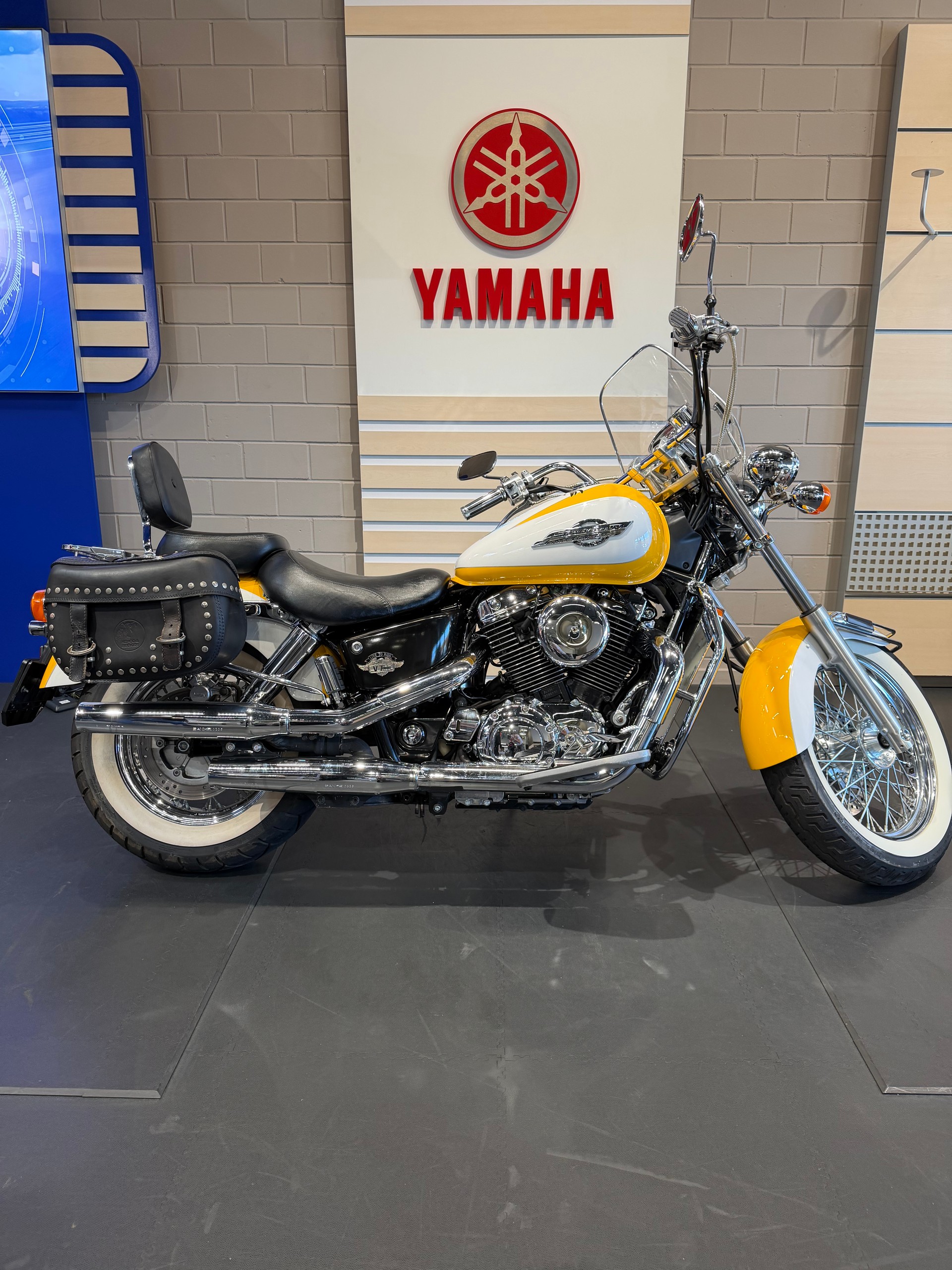 HONDA VT 1100 C2 S-W Shadow-image-0