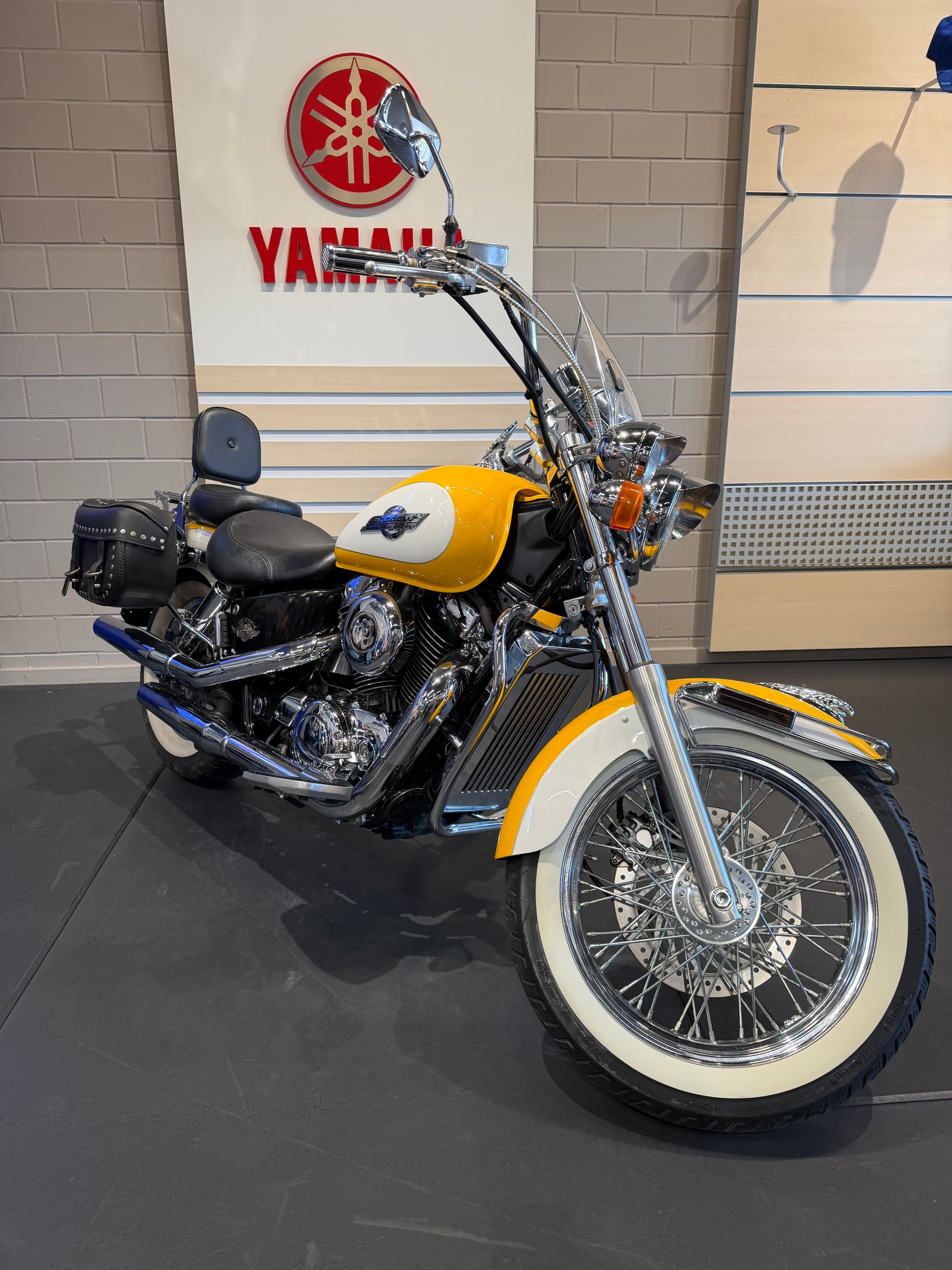 HONDA VT 1100 C2 S-W Shadow-image-1