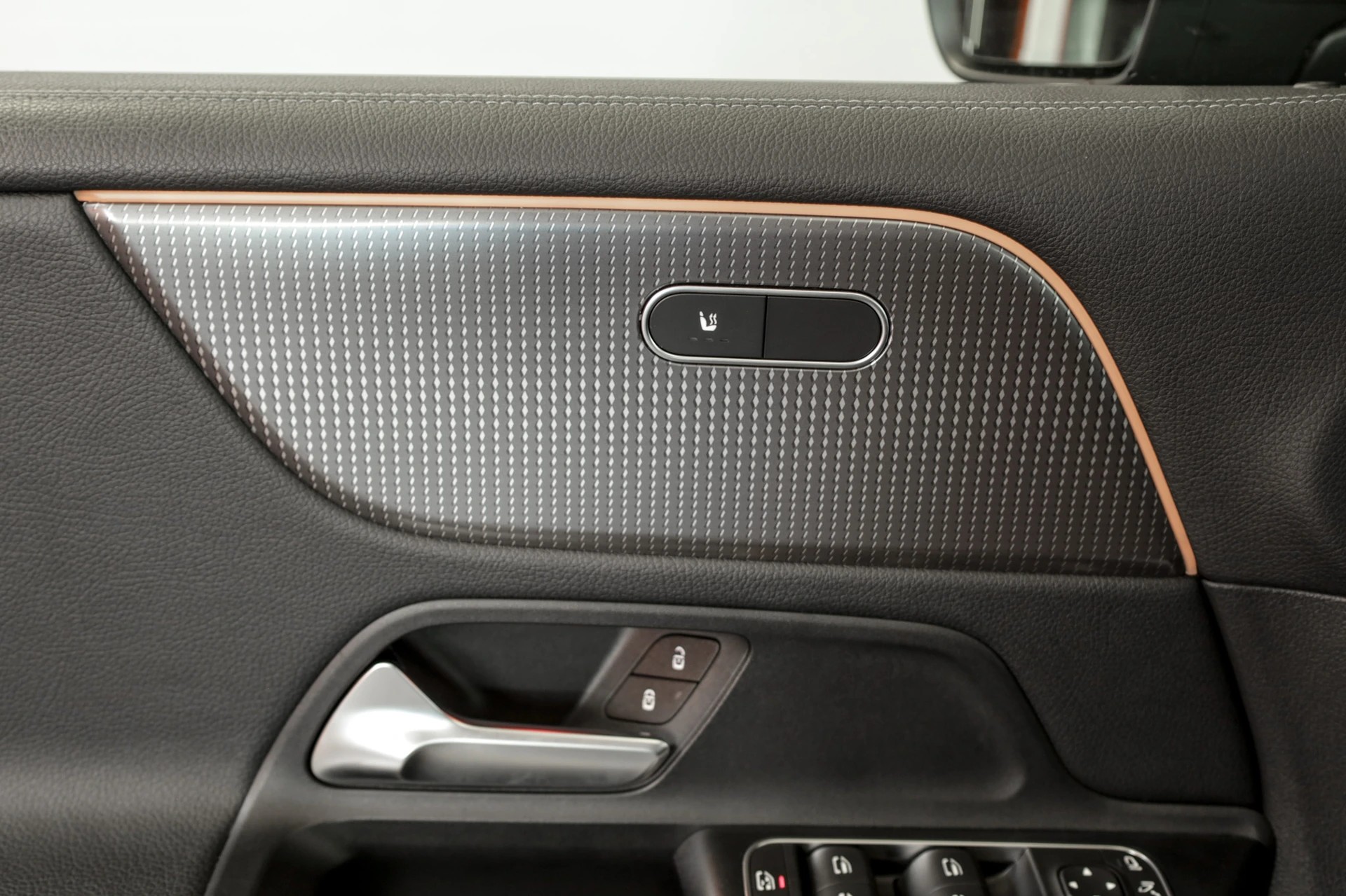 MERCEDES-BENZ EQB 350 4Matic Swiss-Integral 10 ans / KEYLESS-GO / Sièges chauffants-image-13